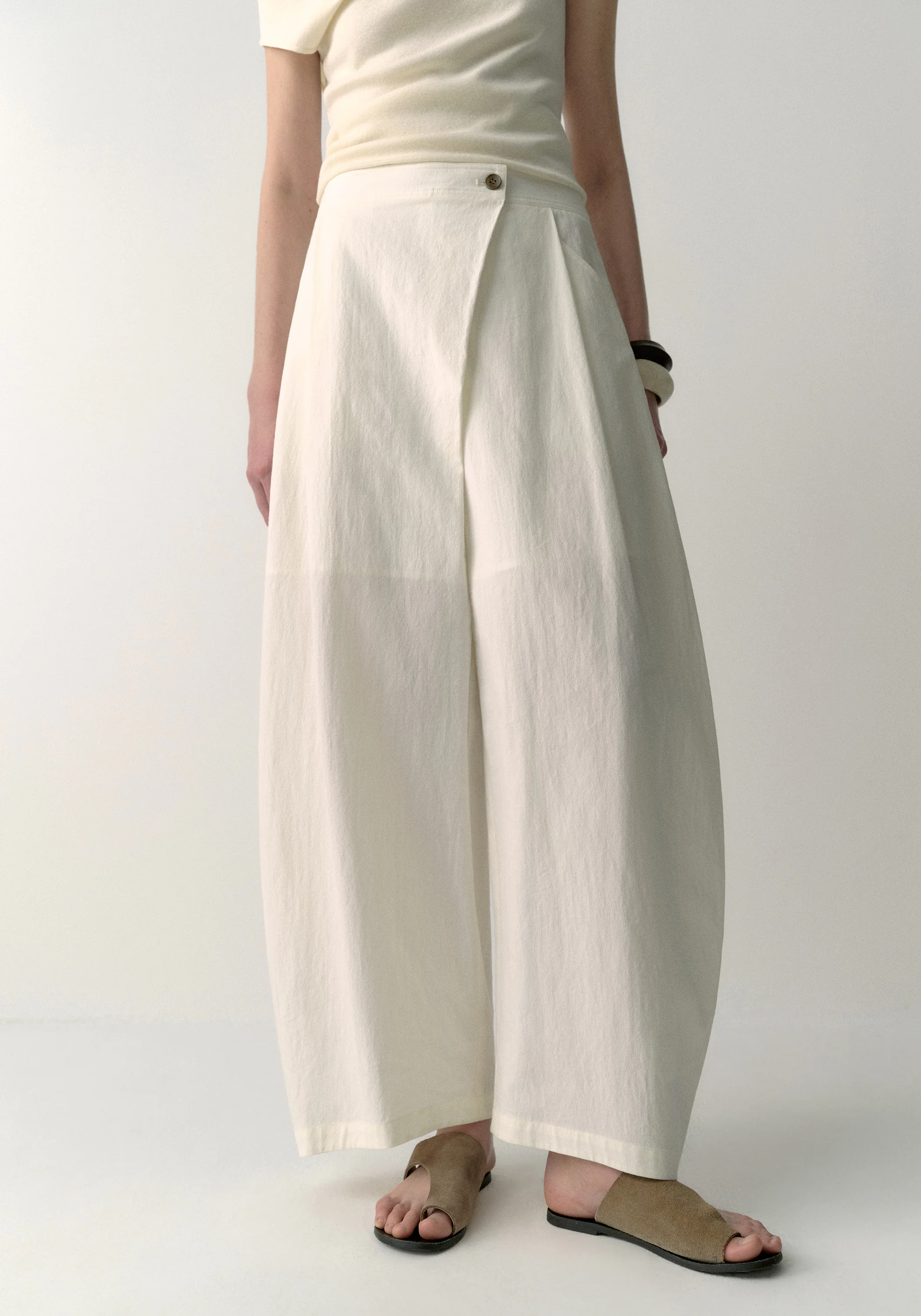 Asymmetric Cropped Pants - Image 19