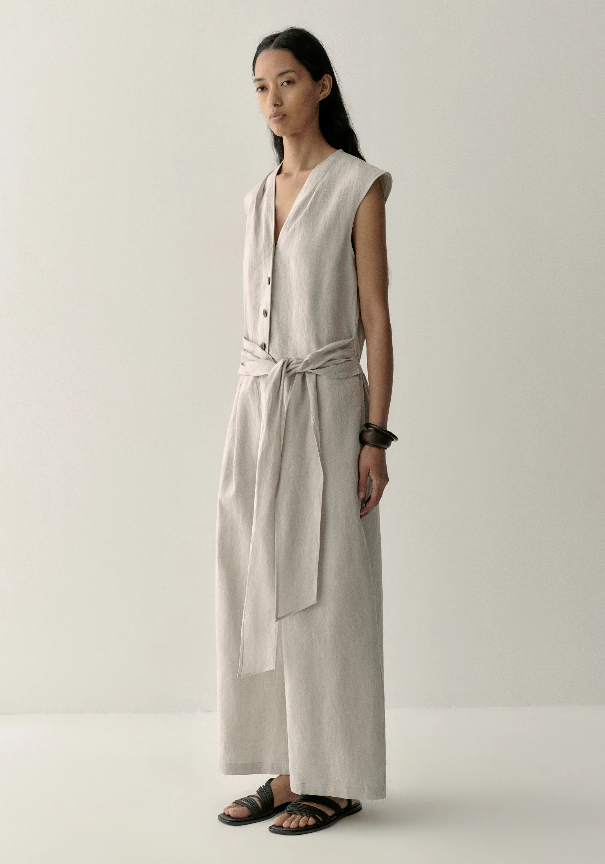 Linen Sleeveless Cropped Jumpsuit - Image 10