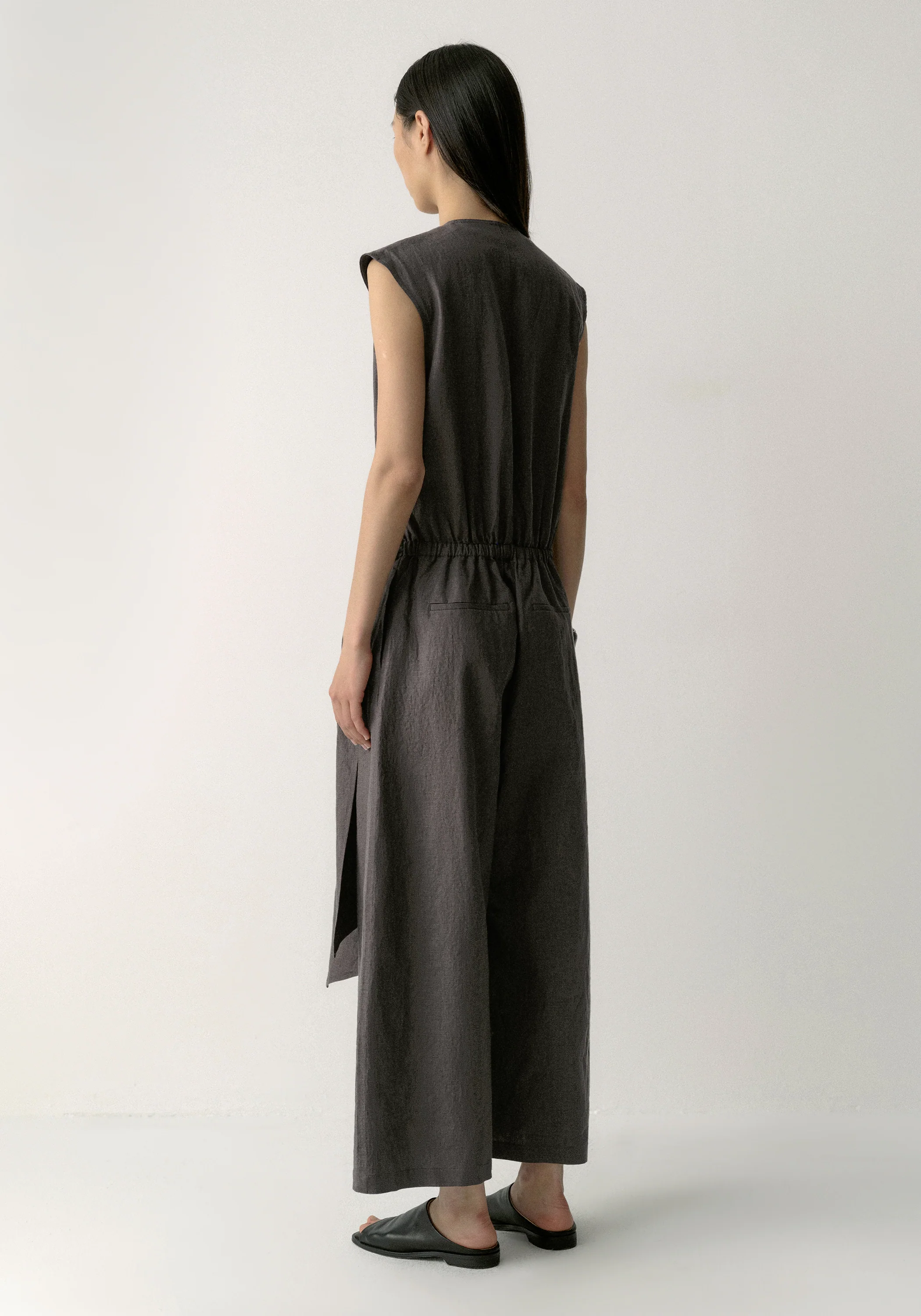 Linen Sleeveless Cropped Jumpsuit - Image 4