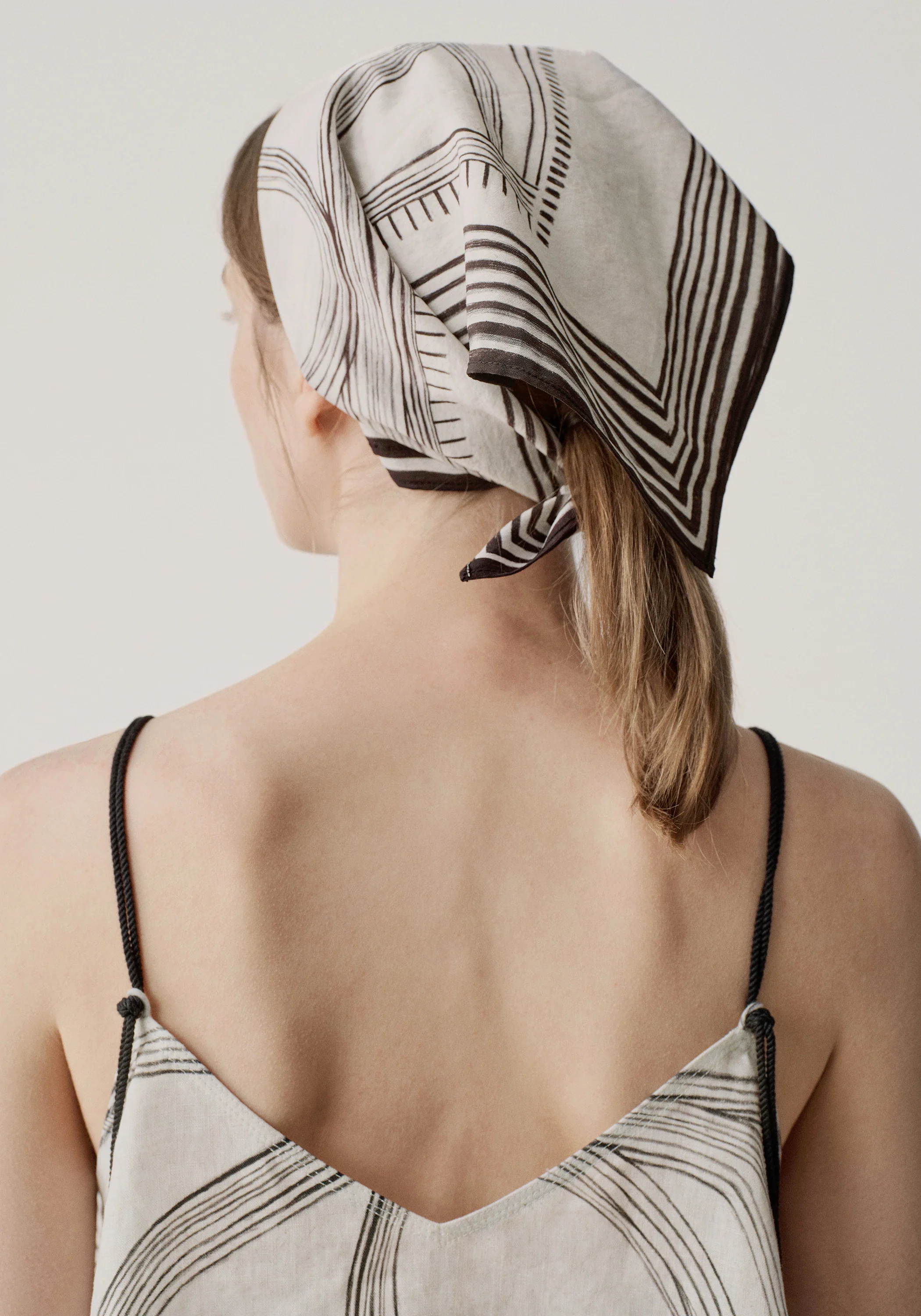 Print Square Scarf - Image 5