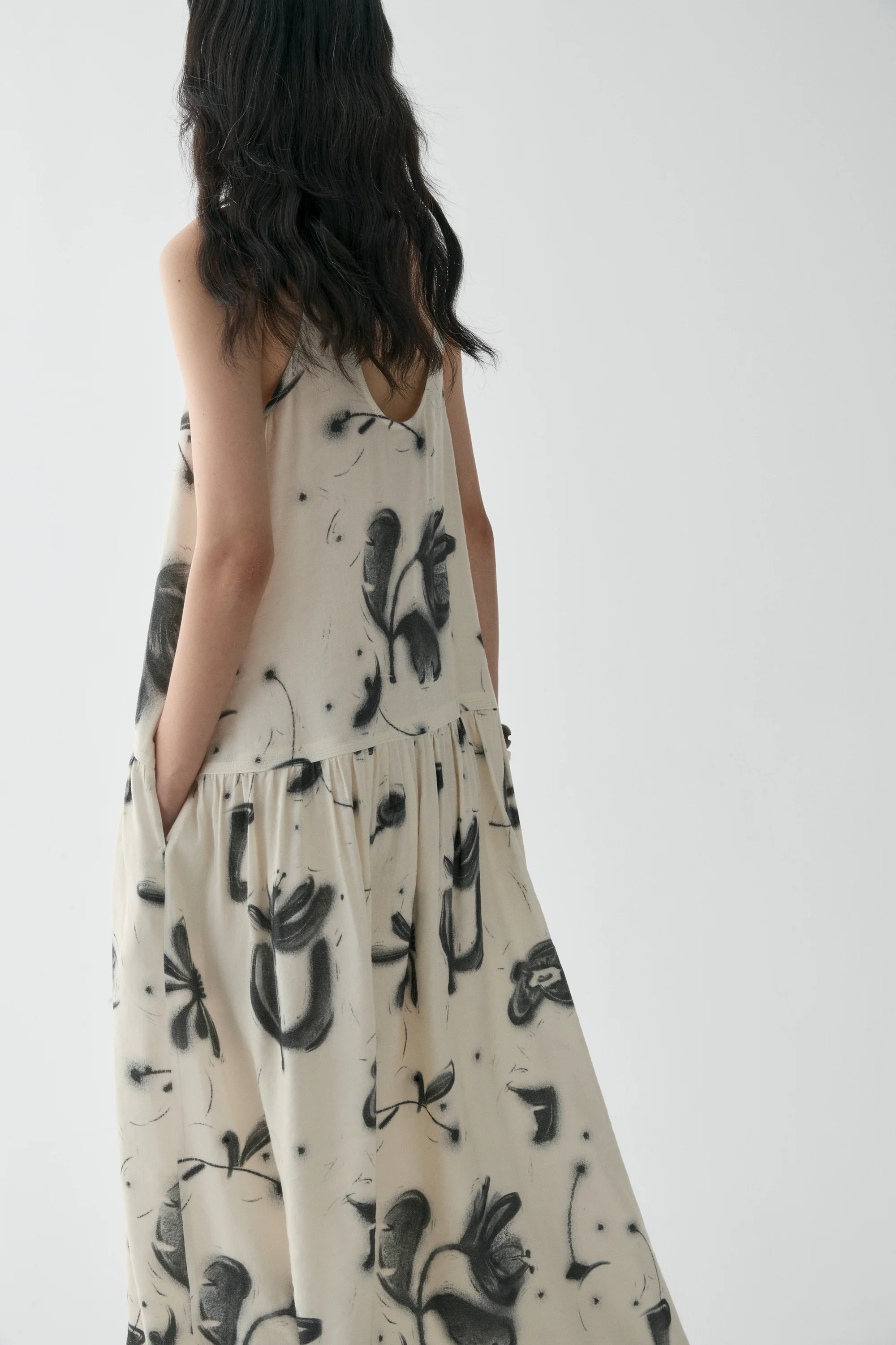Halterneck Campanula-print Dress - Image 10