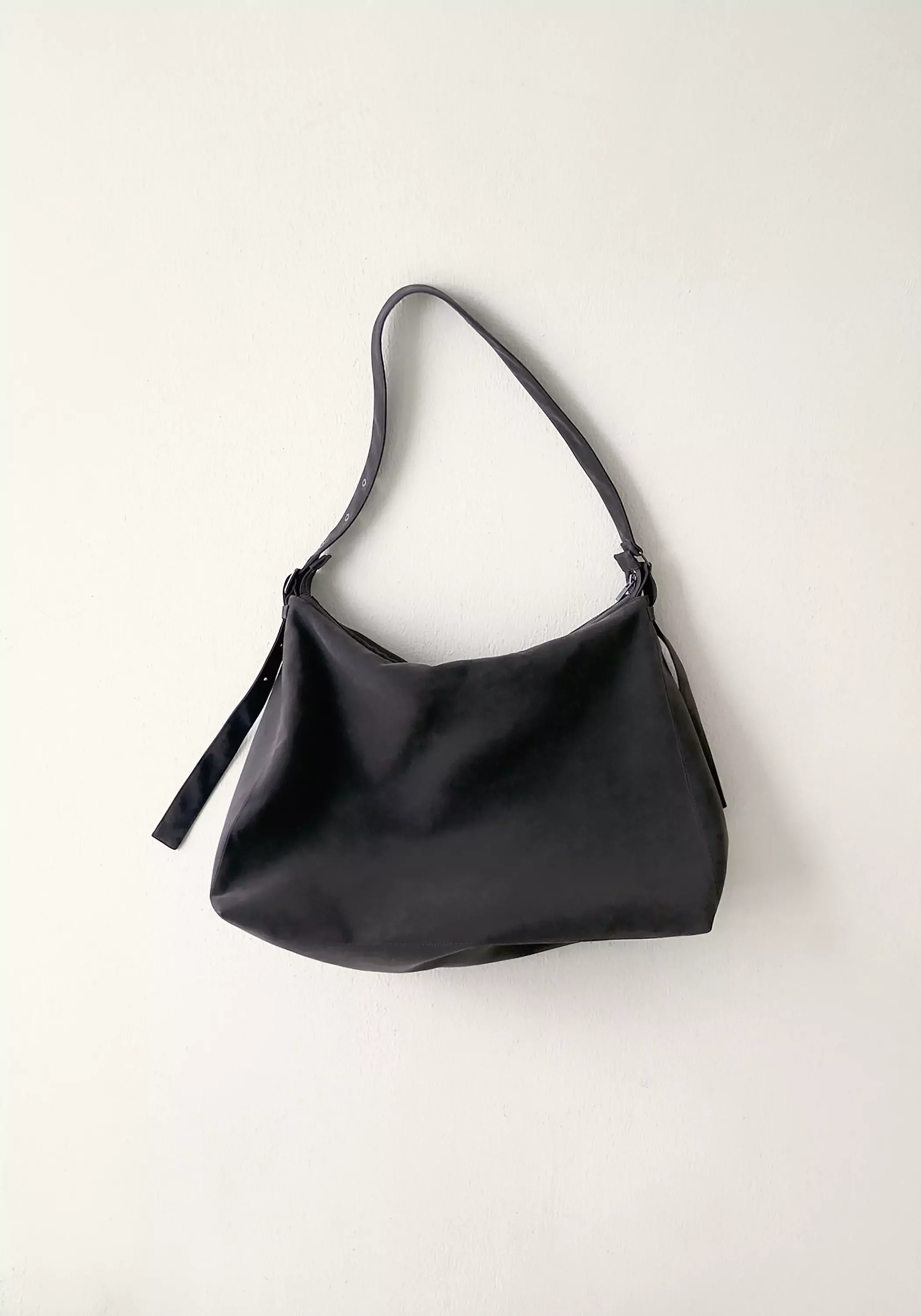 Large Belted Hobo Bag - Image 22