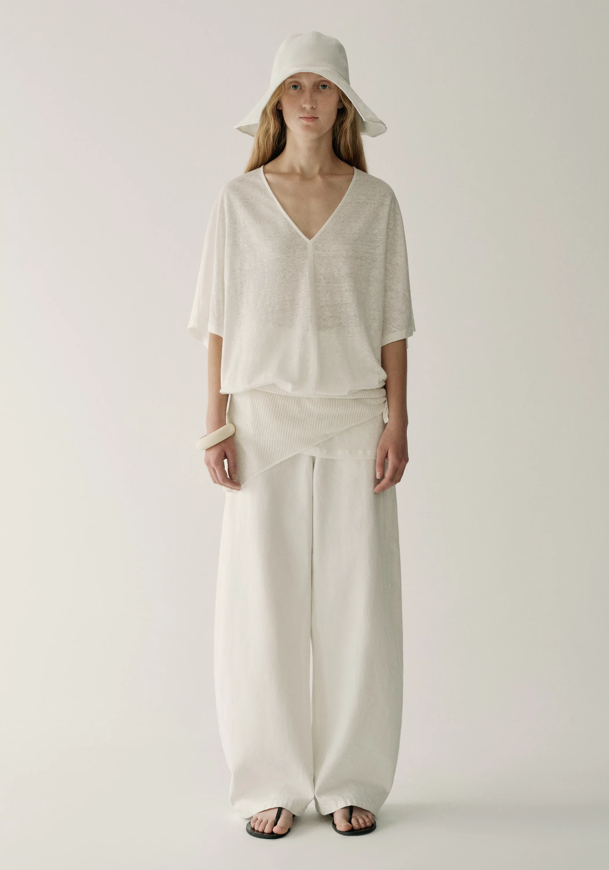 Linen V-neck T-shirt - Image 11