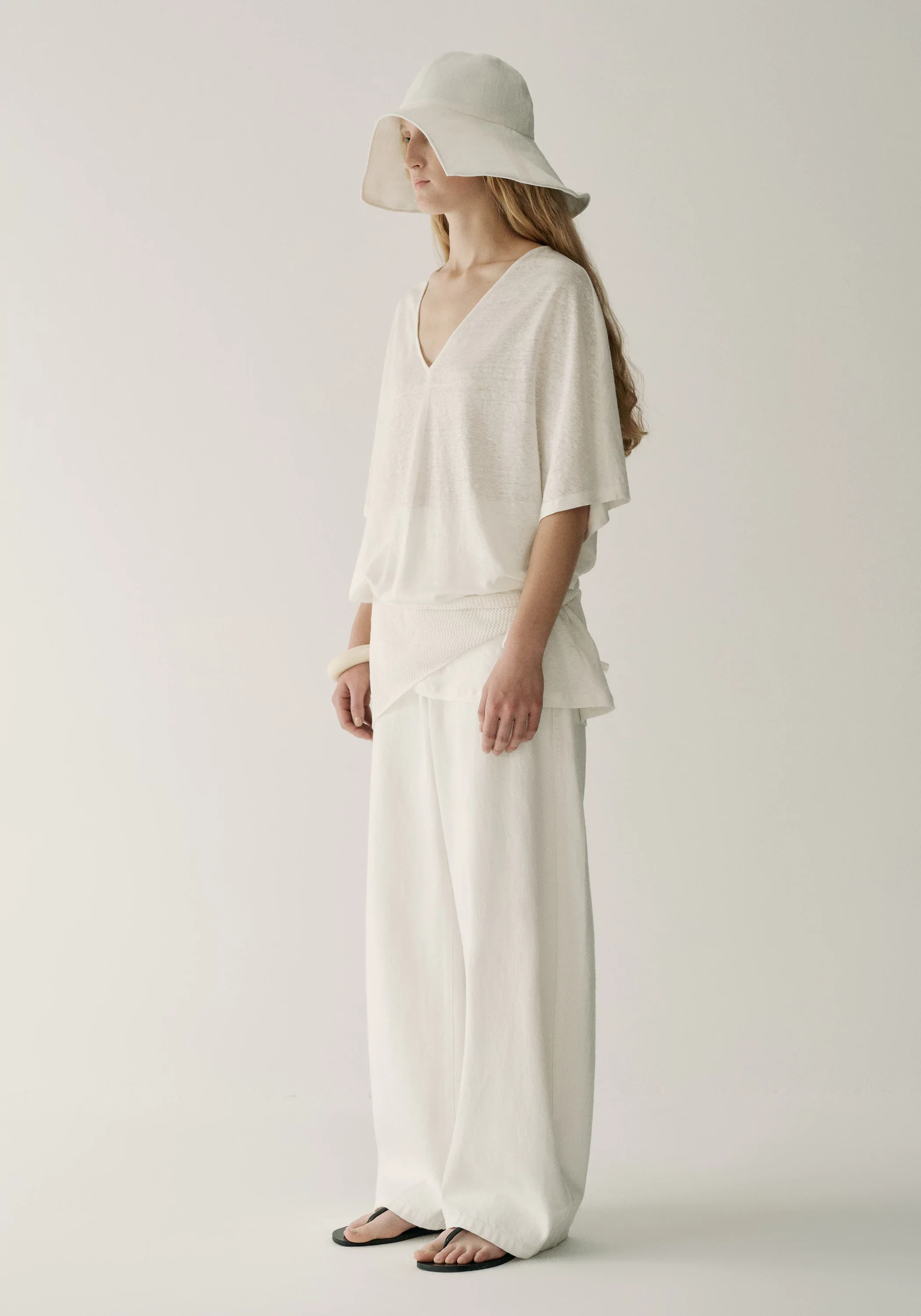 Linen V-neck T-shirt - Image 12