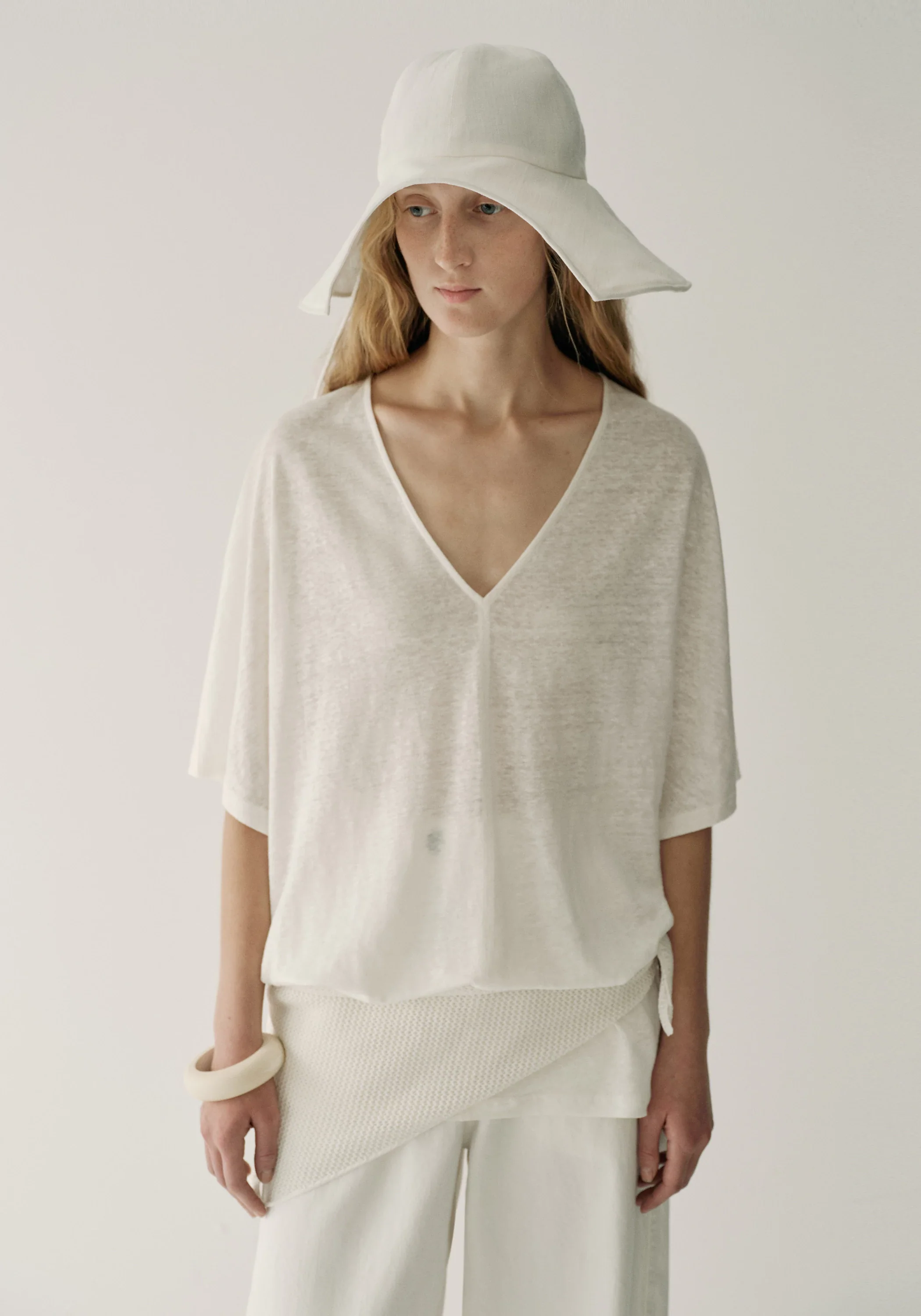 Linen V-neck T-shirt - Image 14
