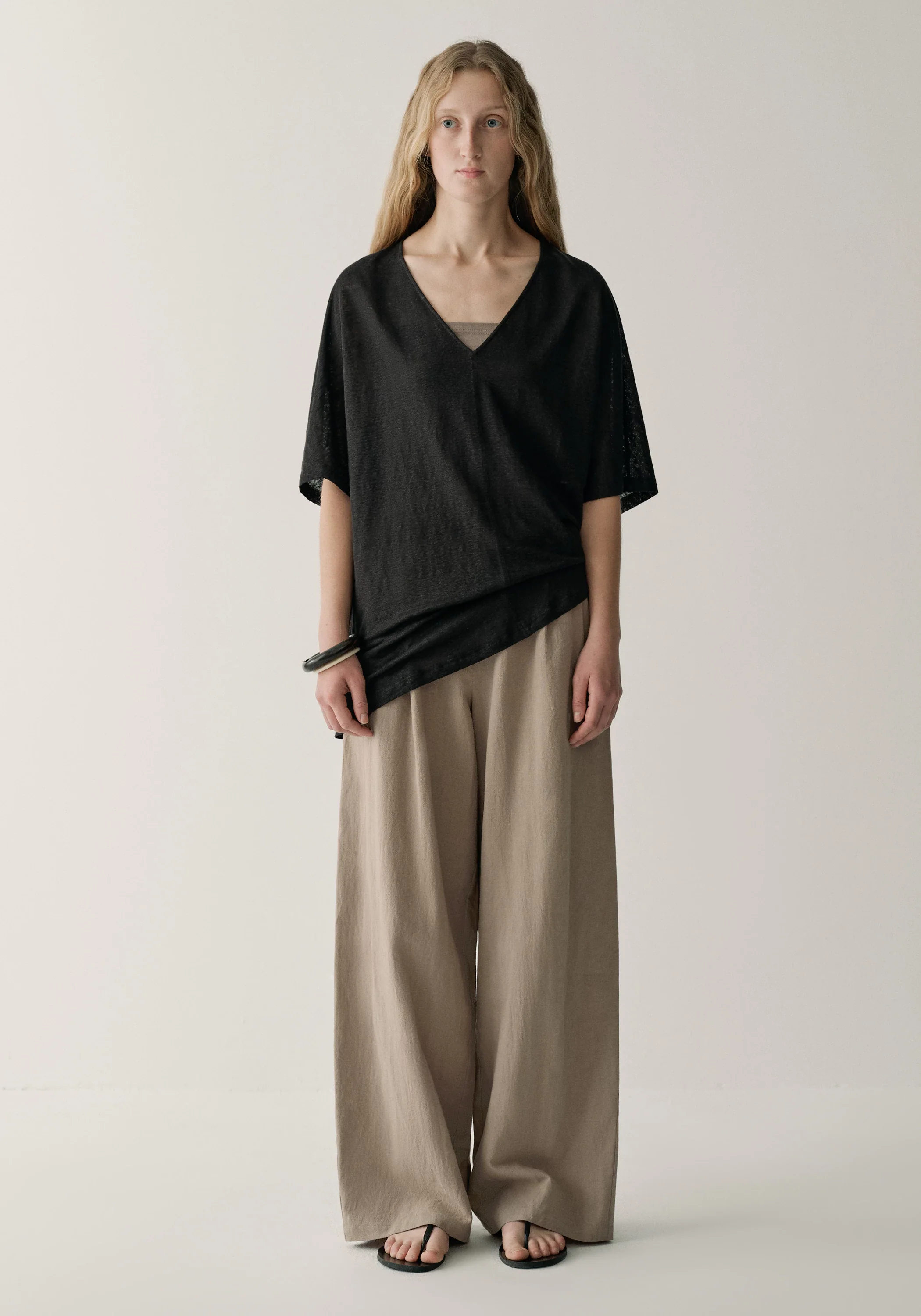 Linen V-neck T-shirt - Image 16