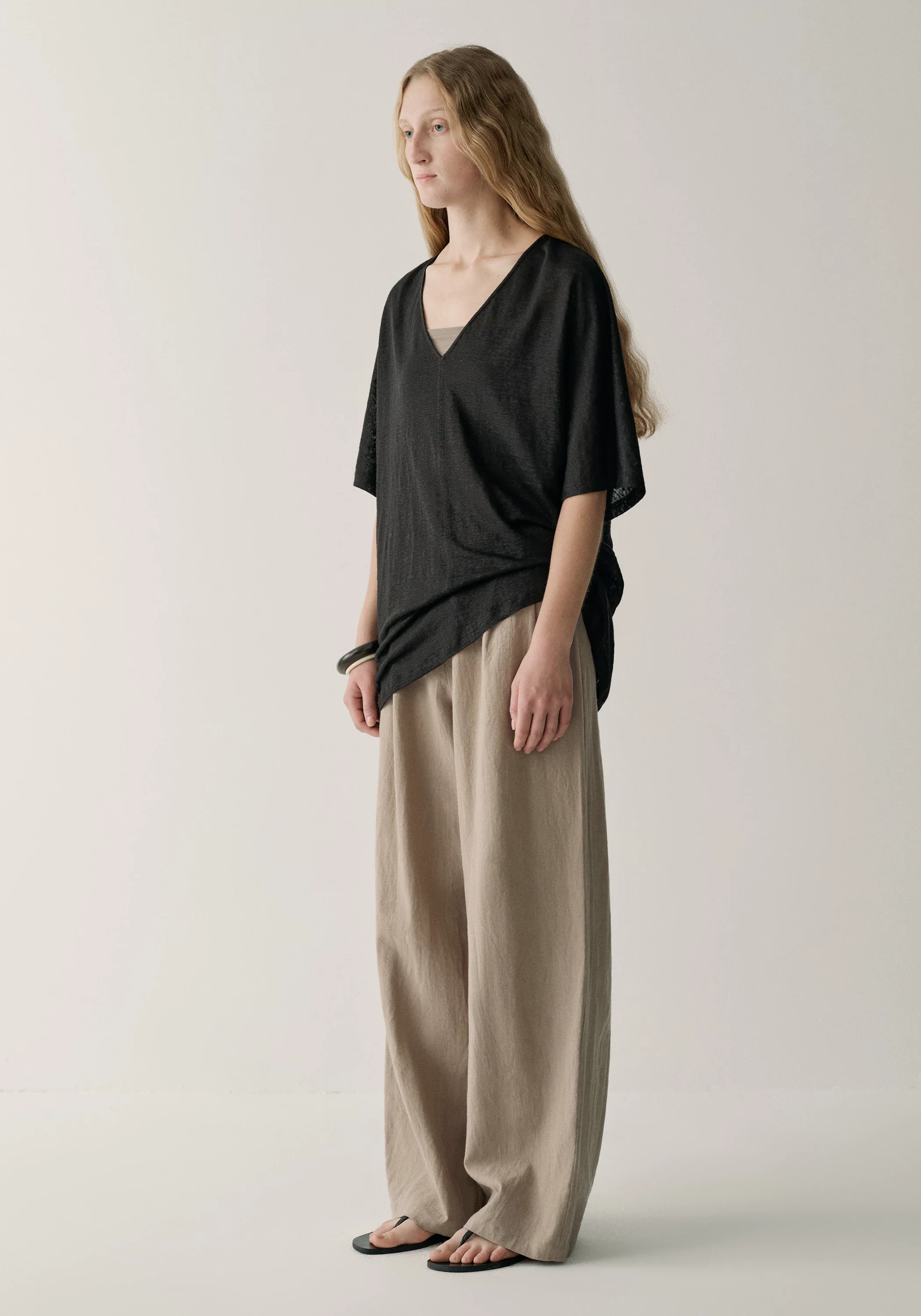 Linen V-neck T-shirt - Image 17