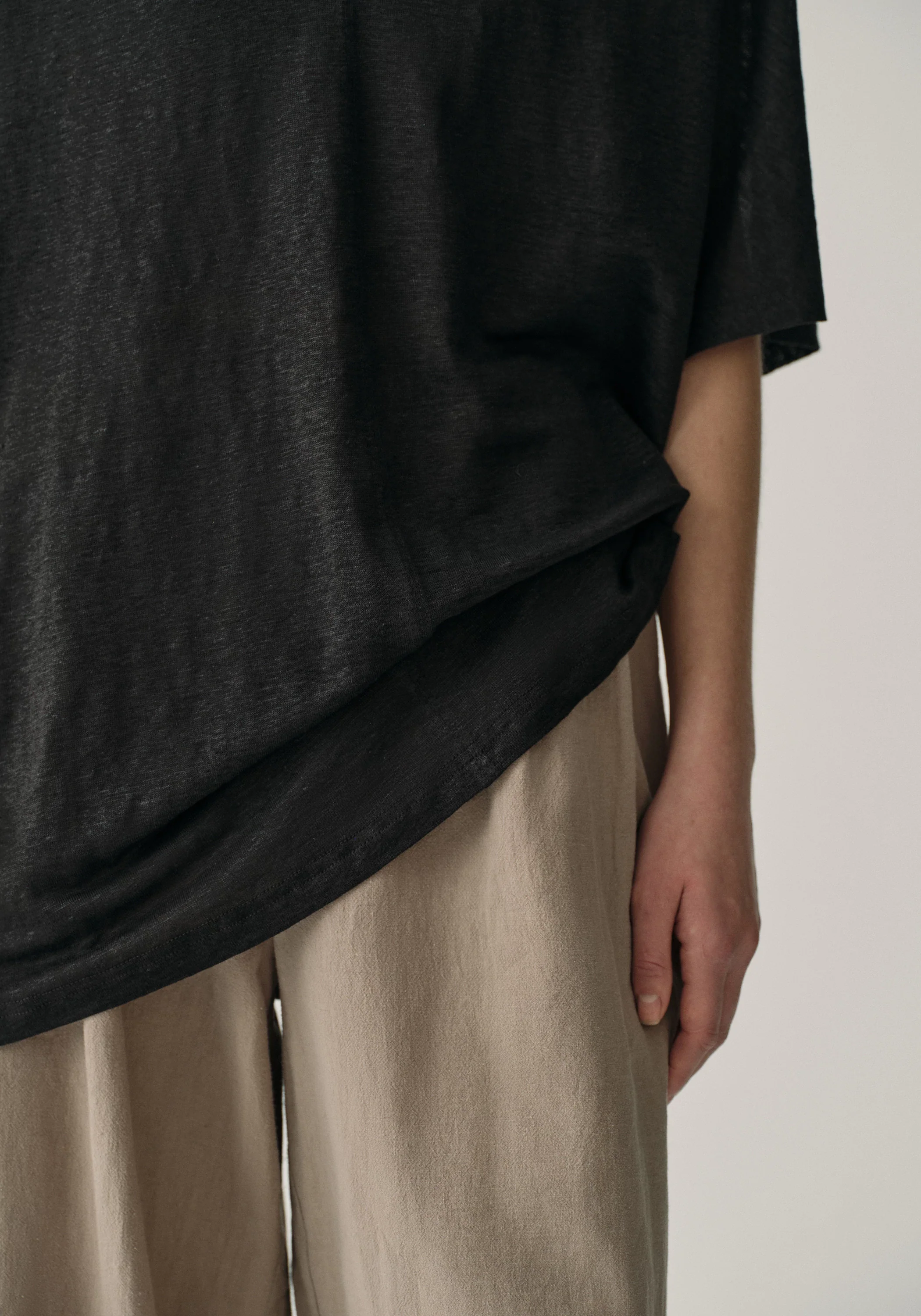 Linen V-neck T-shirt - Image 21