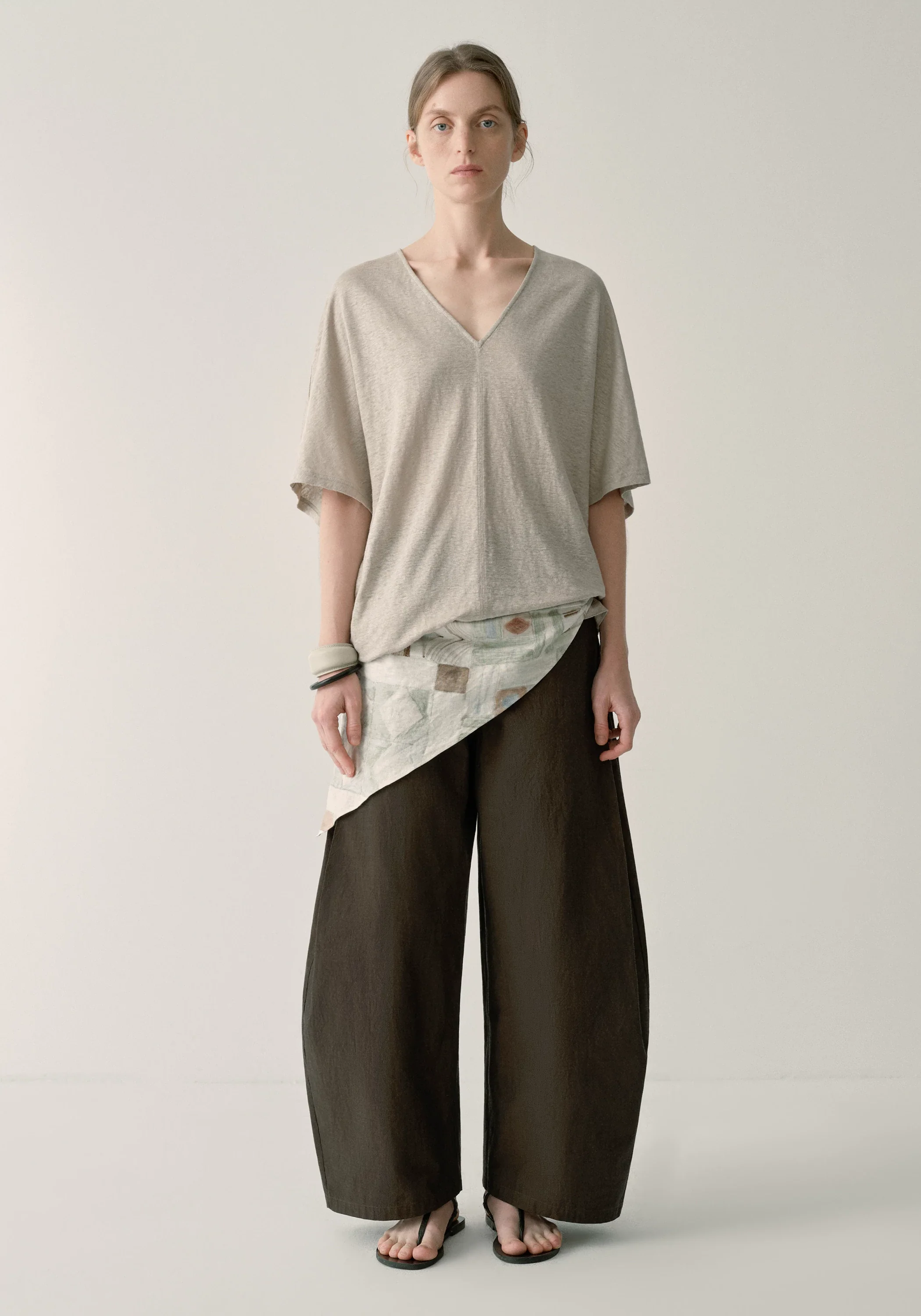 Linen V-neck T-shirt - Image 3