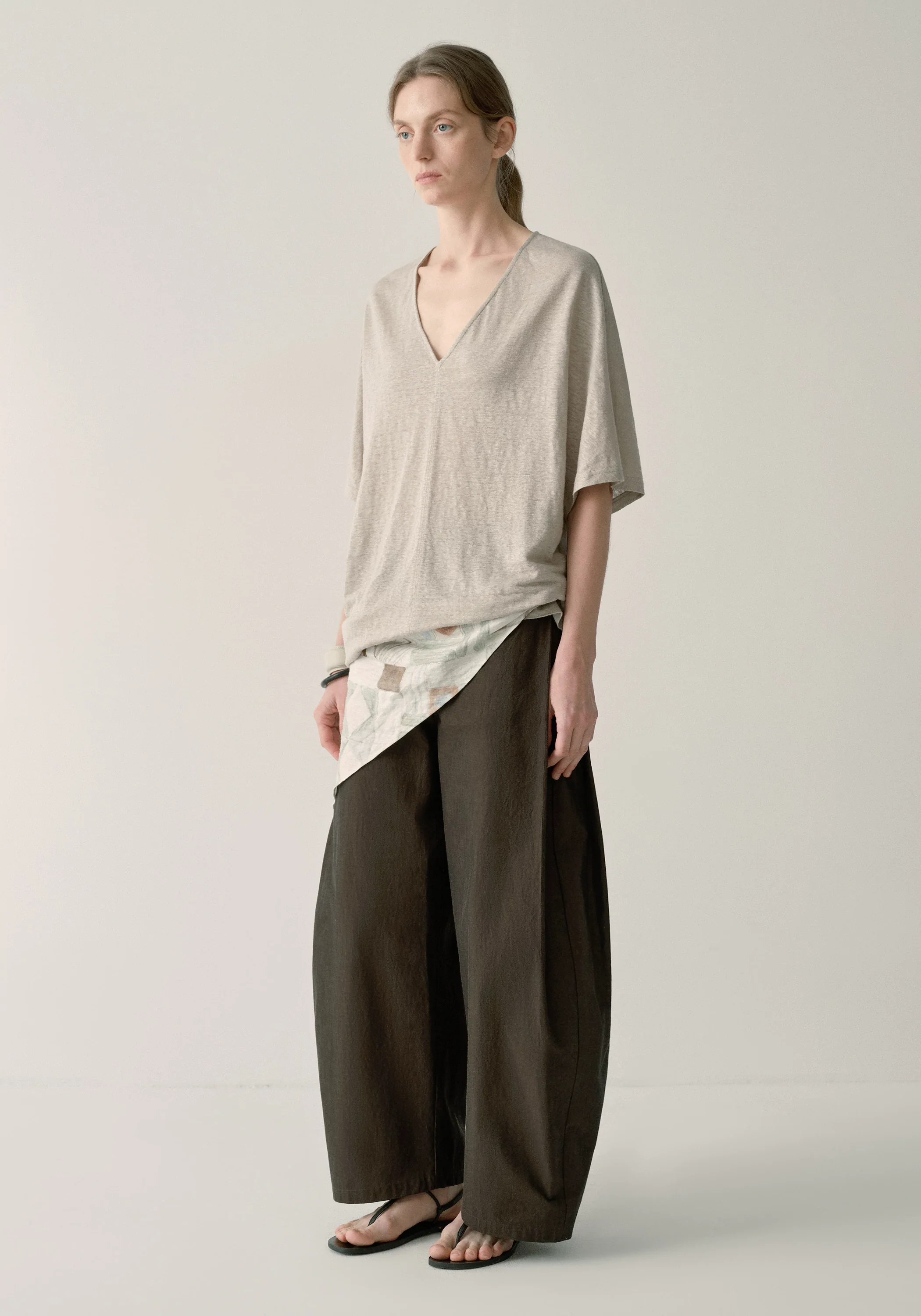Linen V-neck T-shirt - Image 4