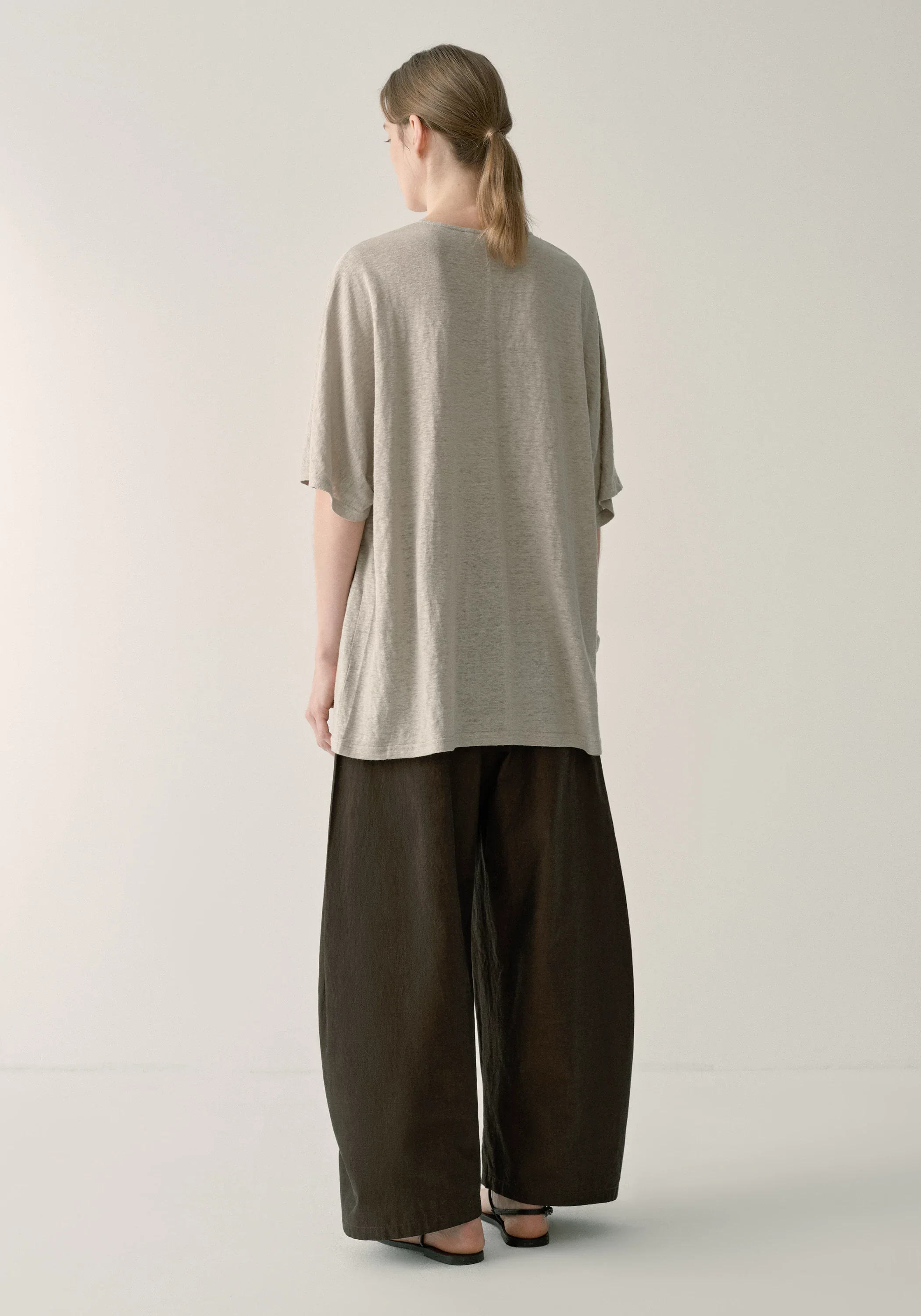Linen V-neck T-shirt - Image 5