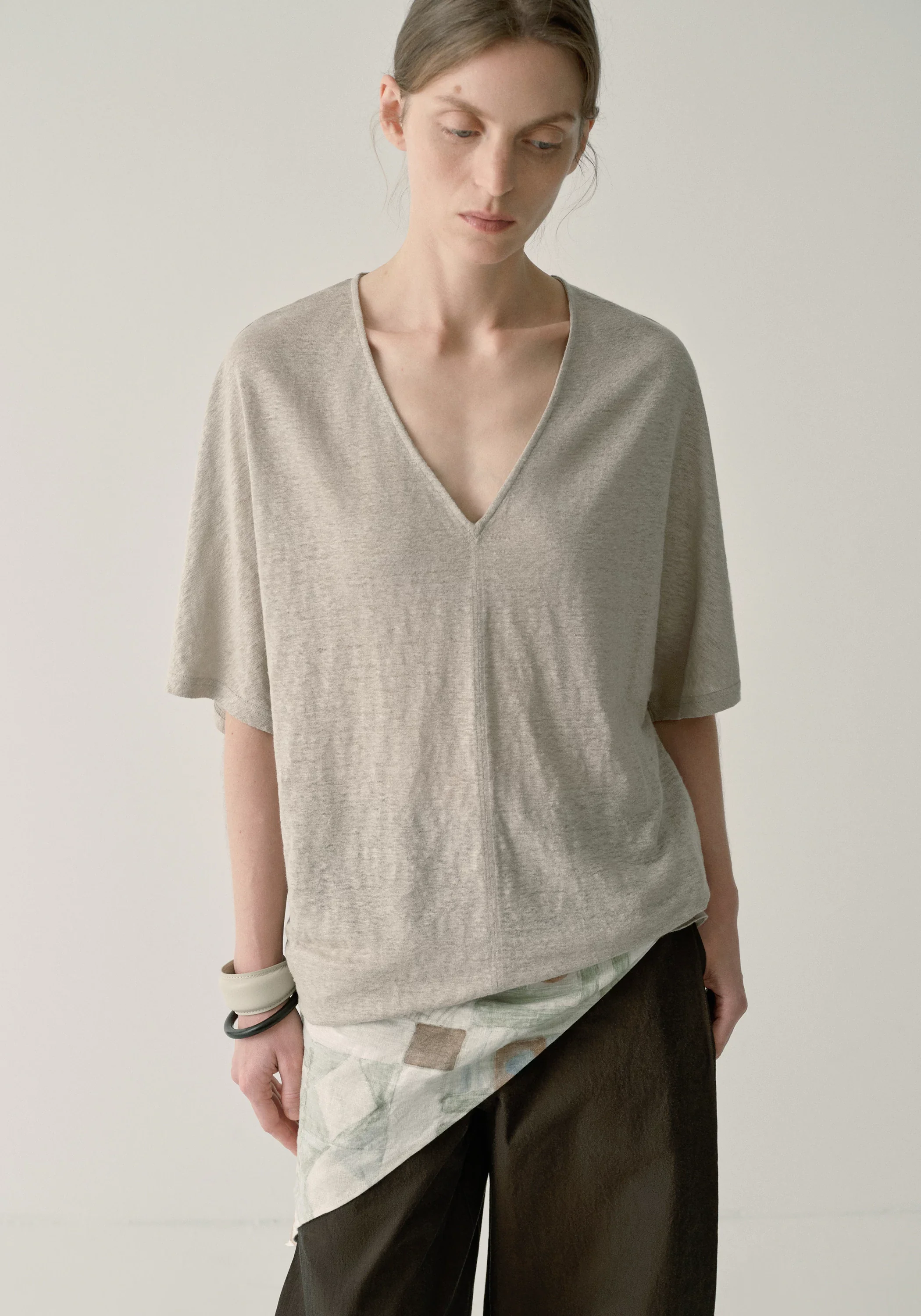 Linen V-neck T-shirt - Image 6