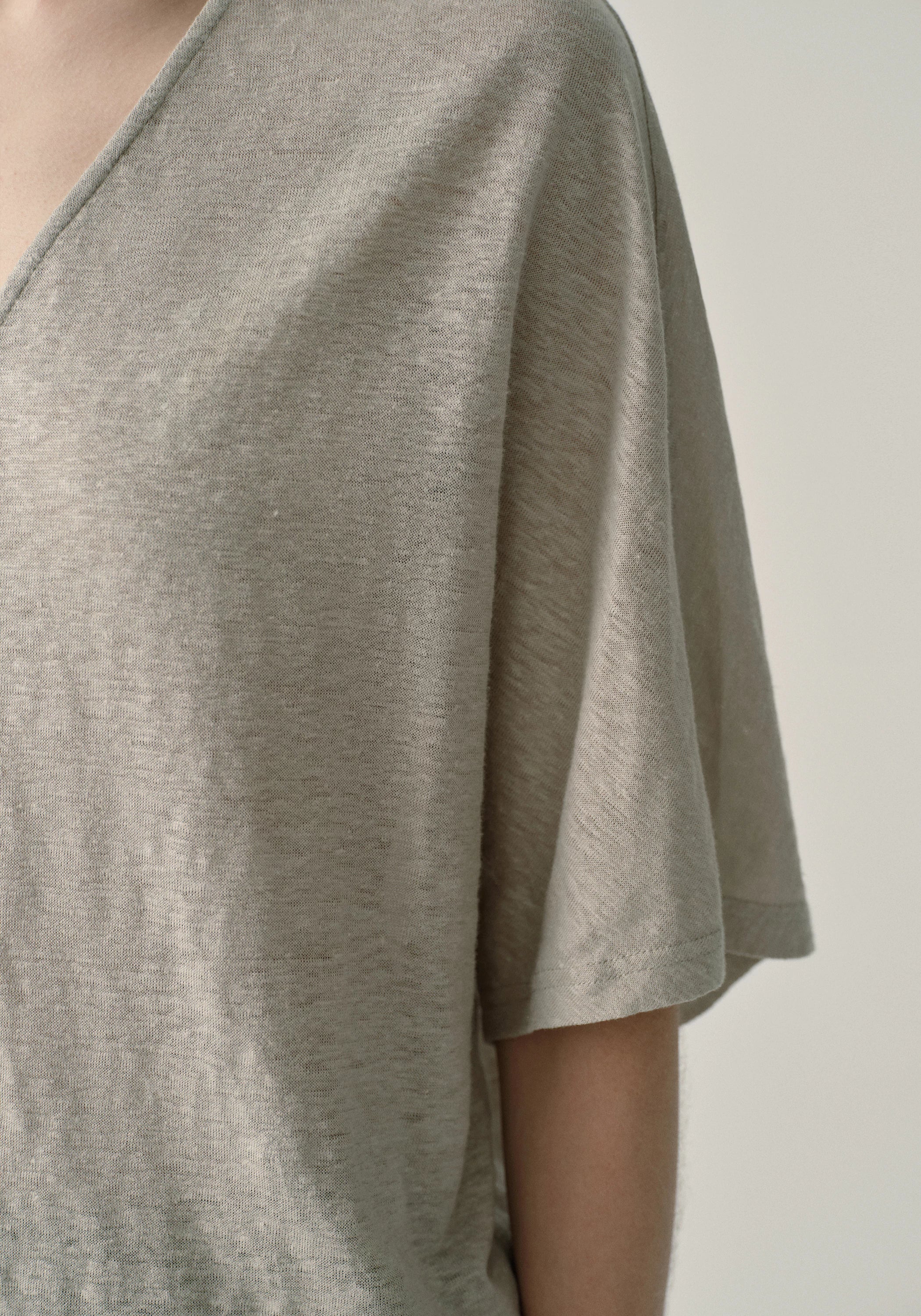 Linen V-neck T-shirt - Image 8