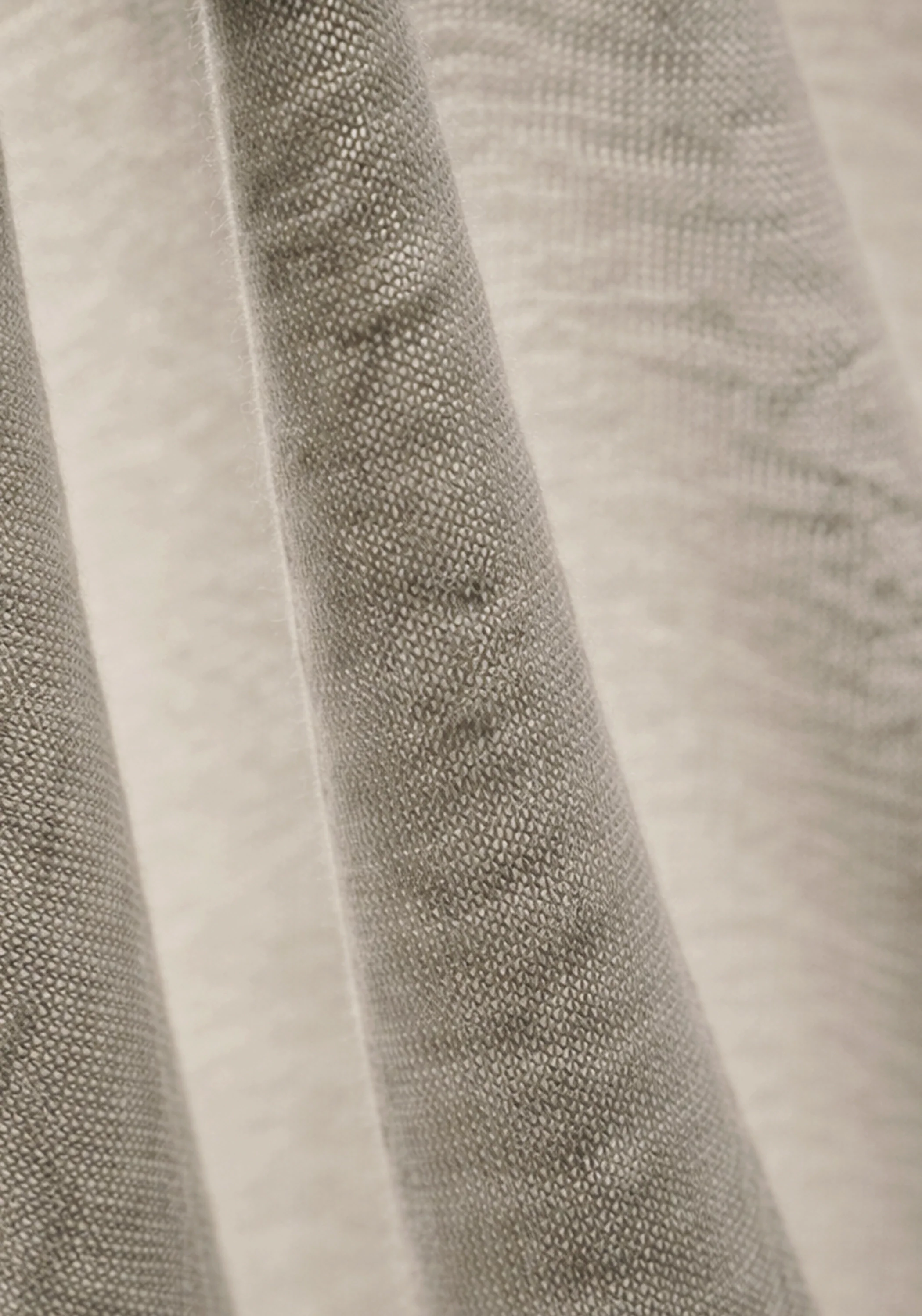 Linen V-neck T-shirt - Image 9