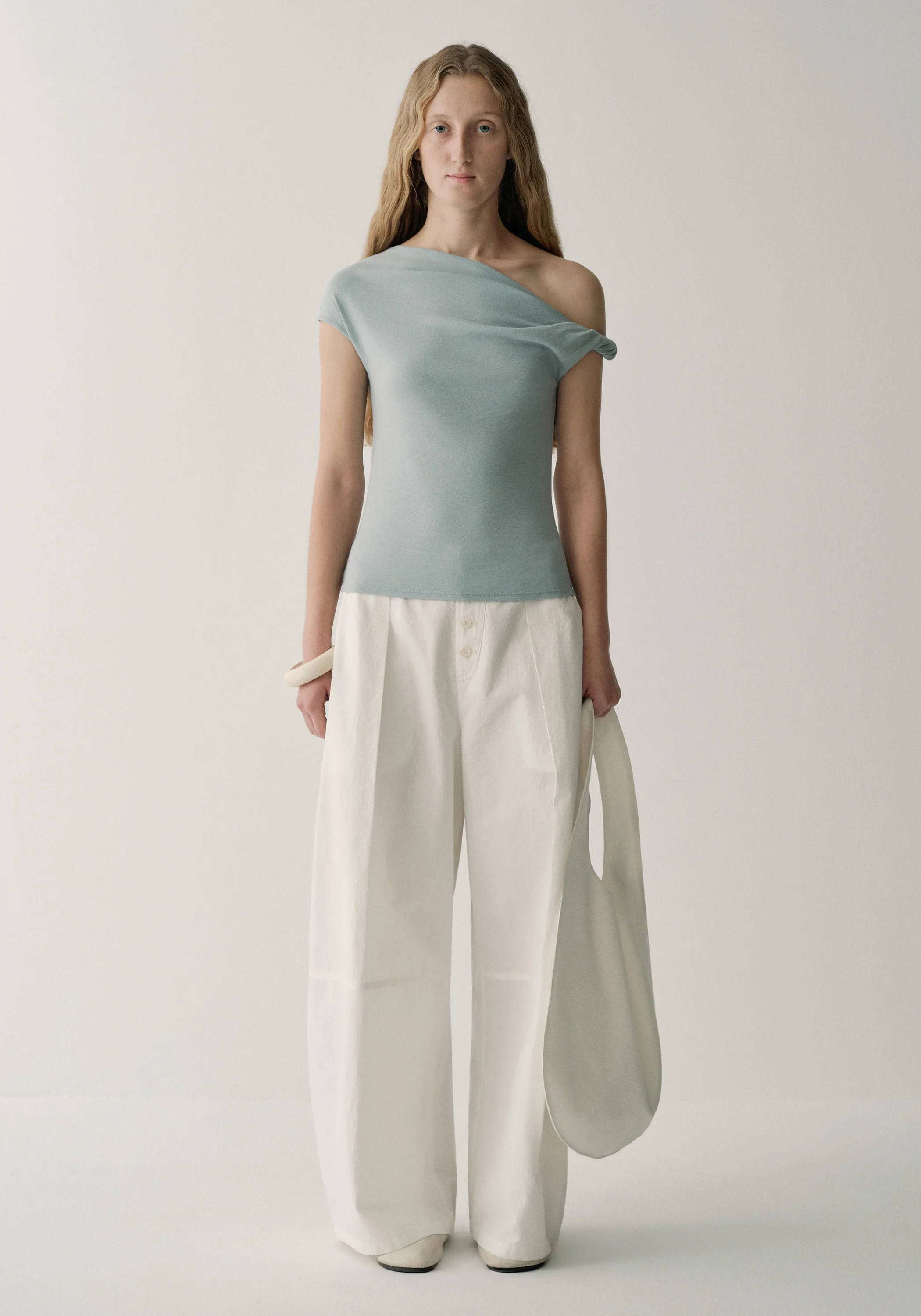 One-shoulder Twist T-shirt - Image 10