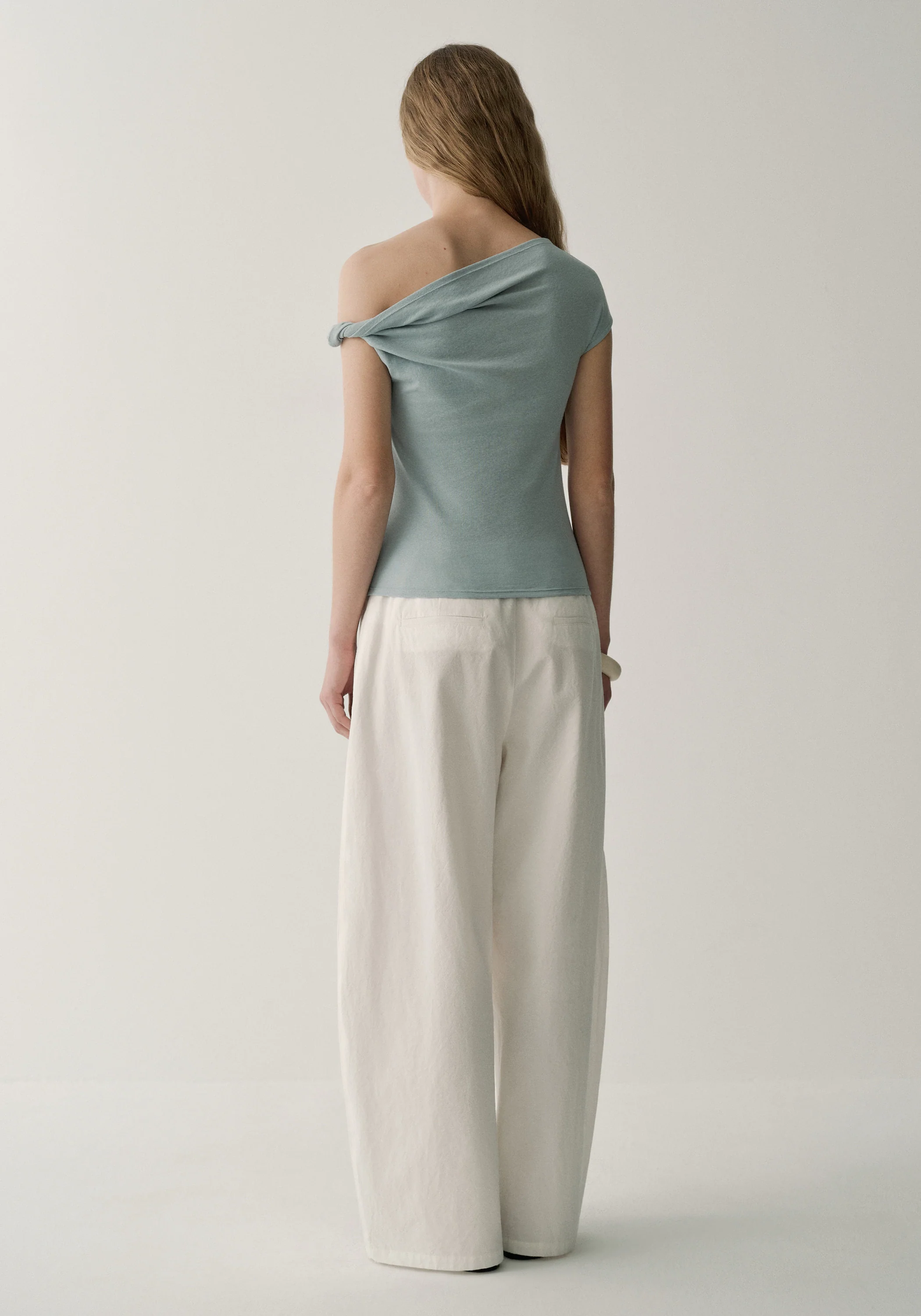 One-shoulder Twist T-shirt - Image 12