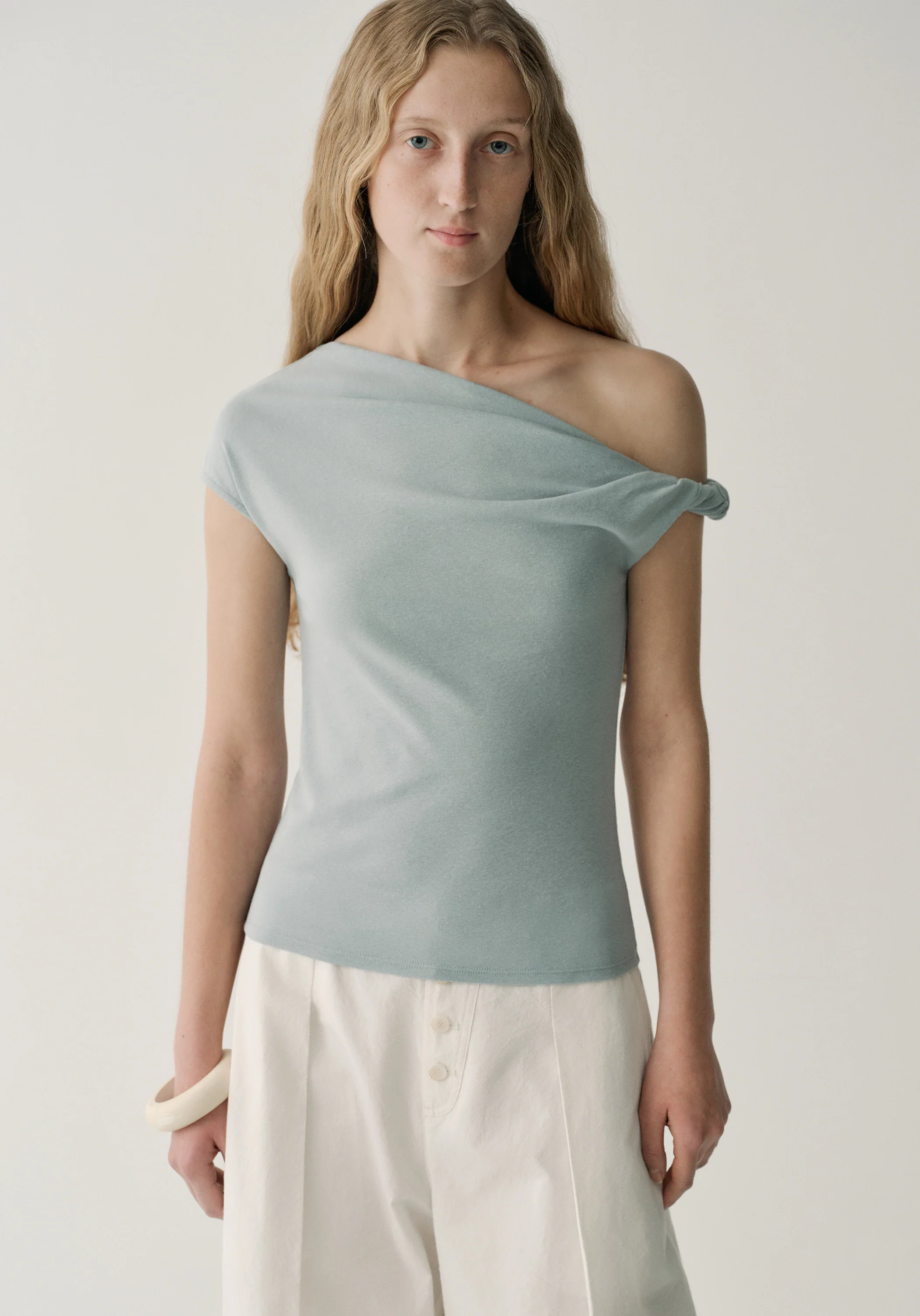 One-shoulder Twist T-shirt - Image 13