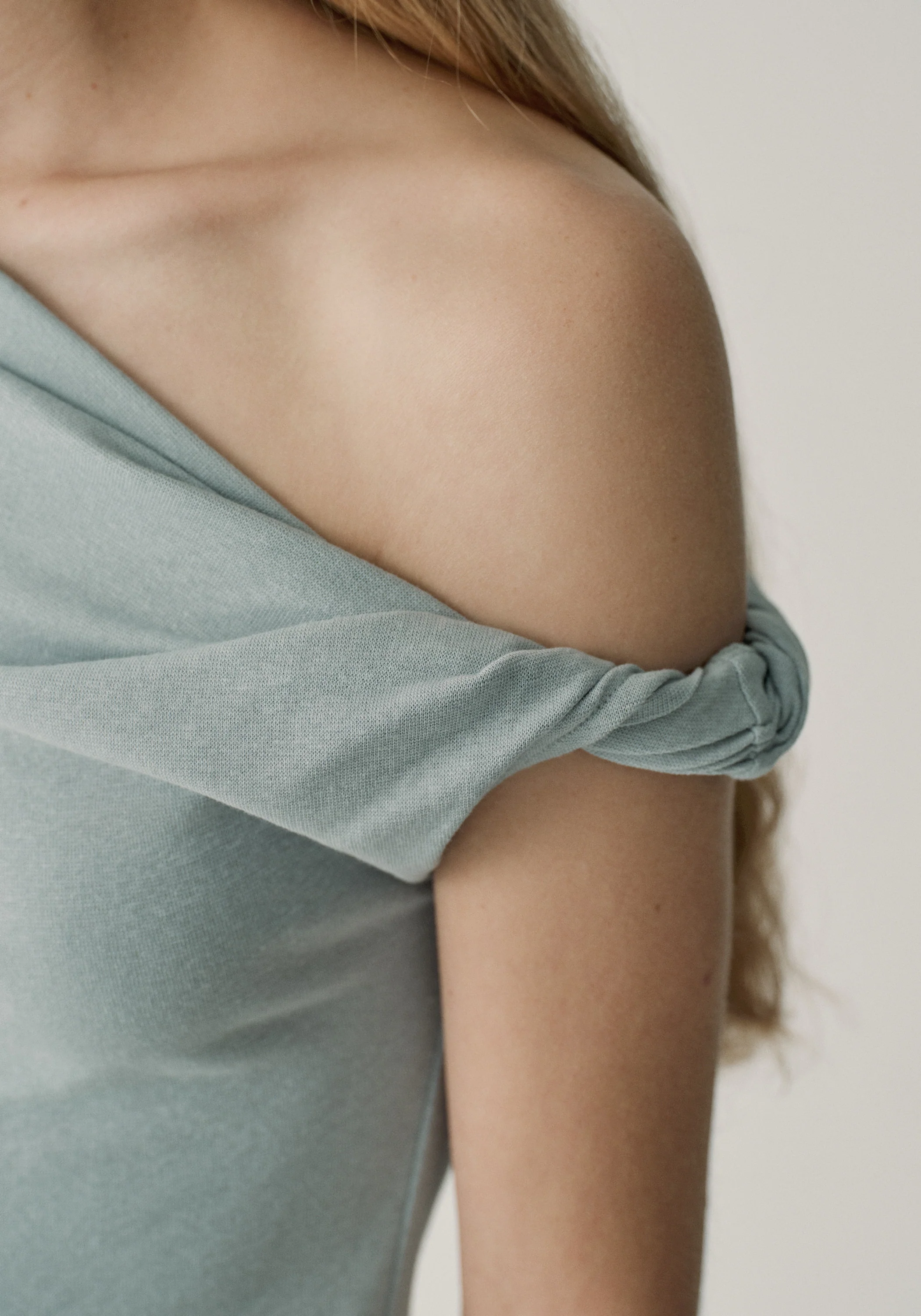 One-shoulder Twist T-shirt - Image 14