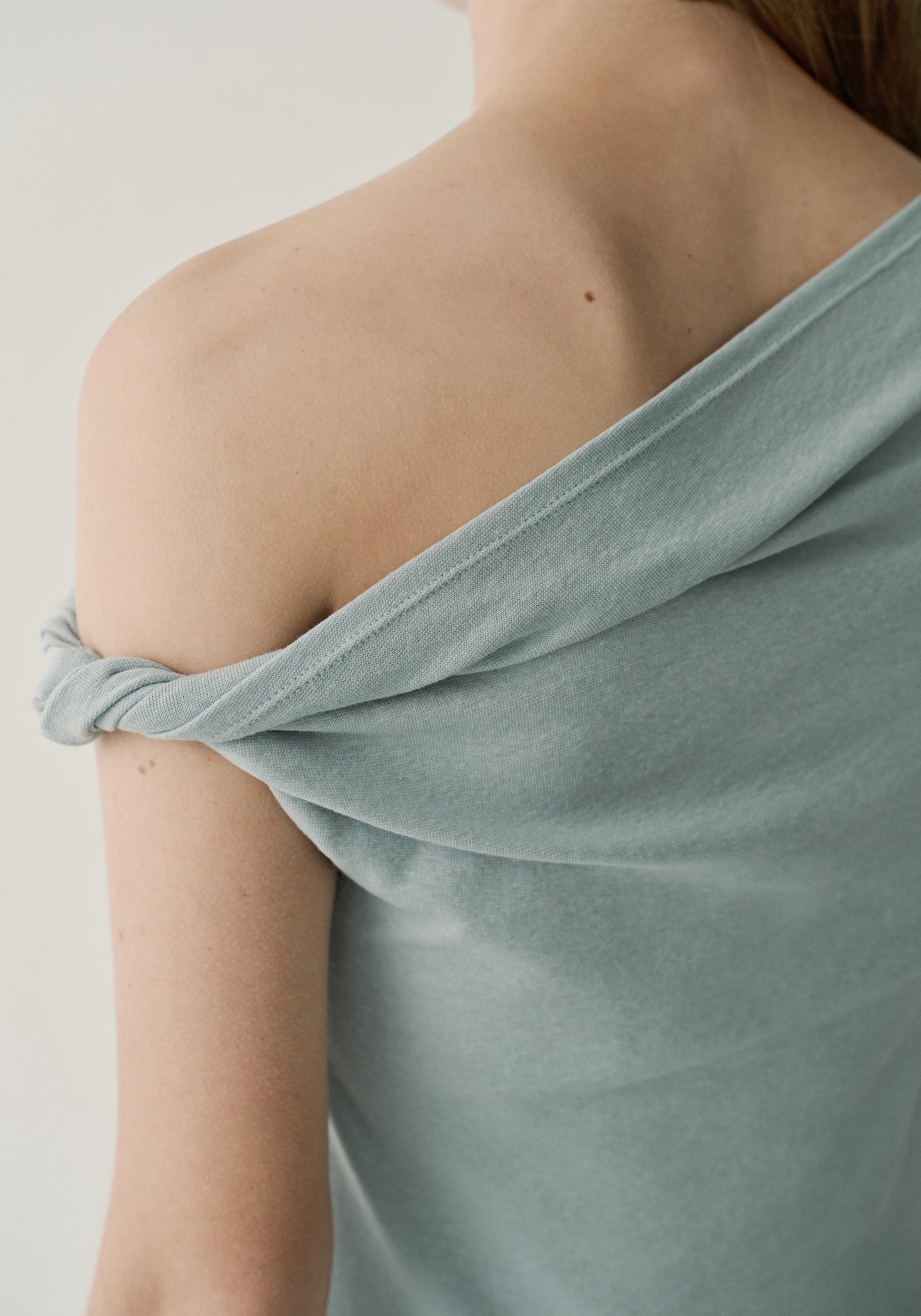 One-shoulder Twist T-shirt - Image 15