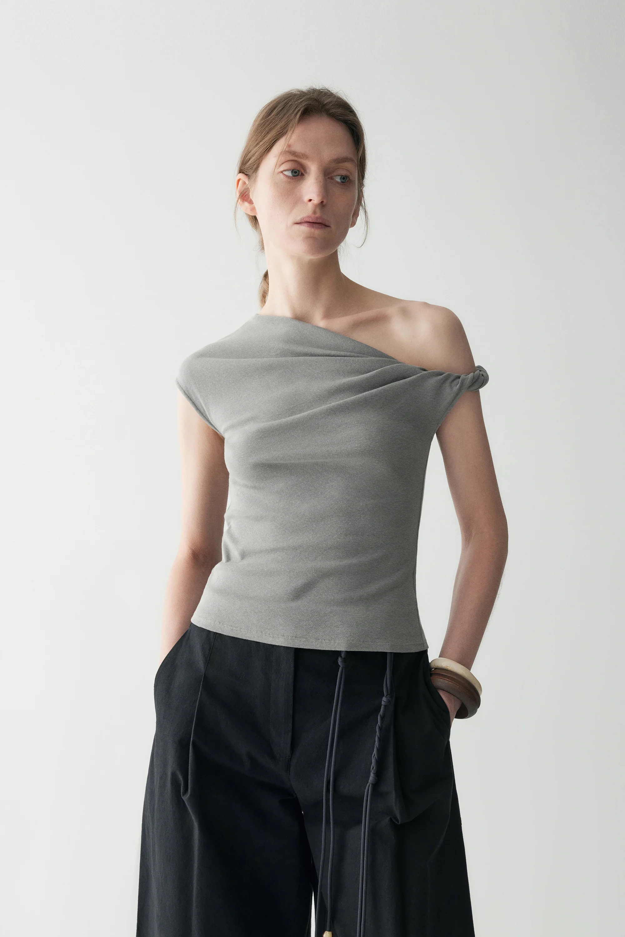 One-shoulder Twist T-shirt - Image 16