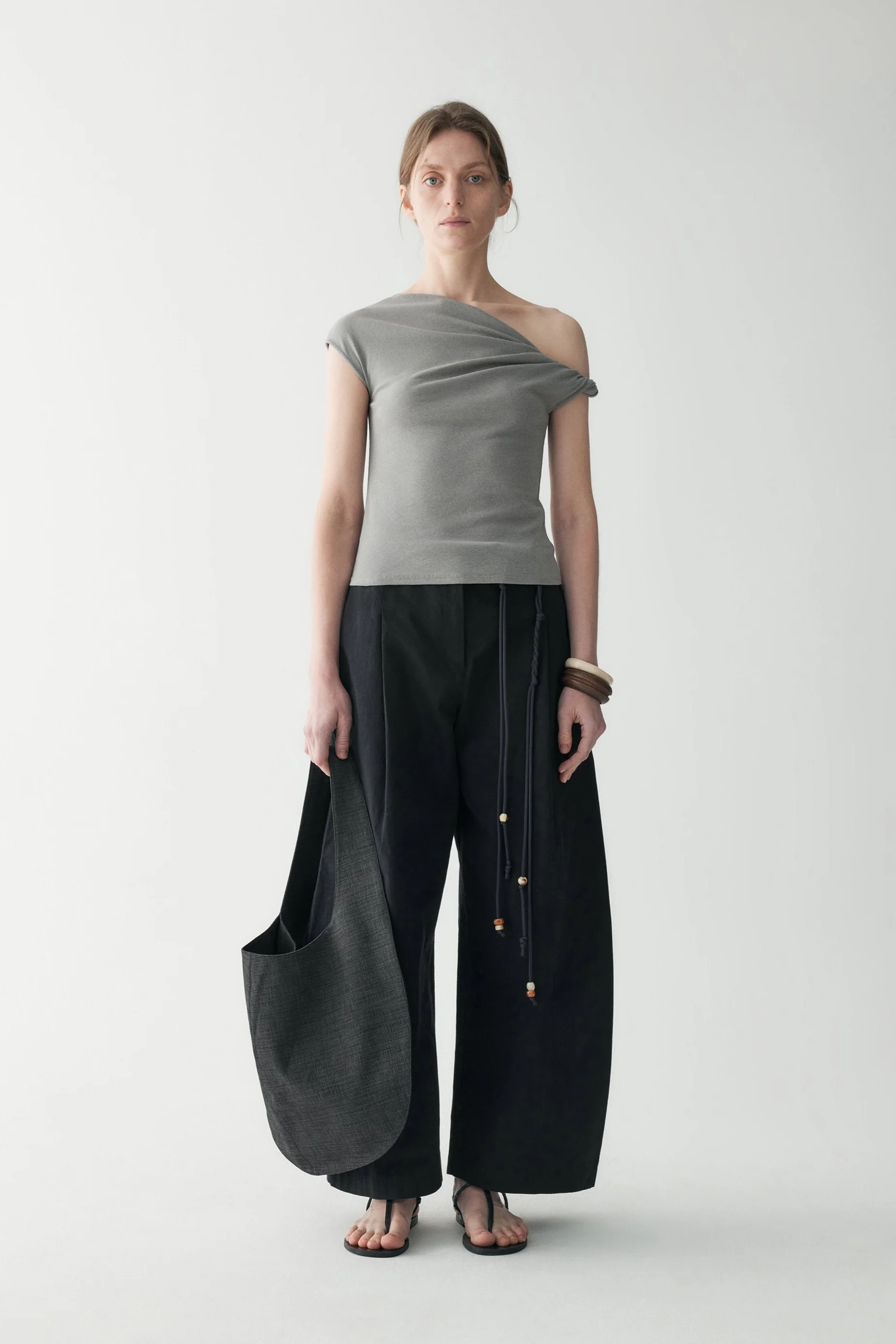 One-shoulder Twist T-shirt - Image 17