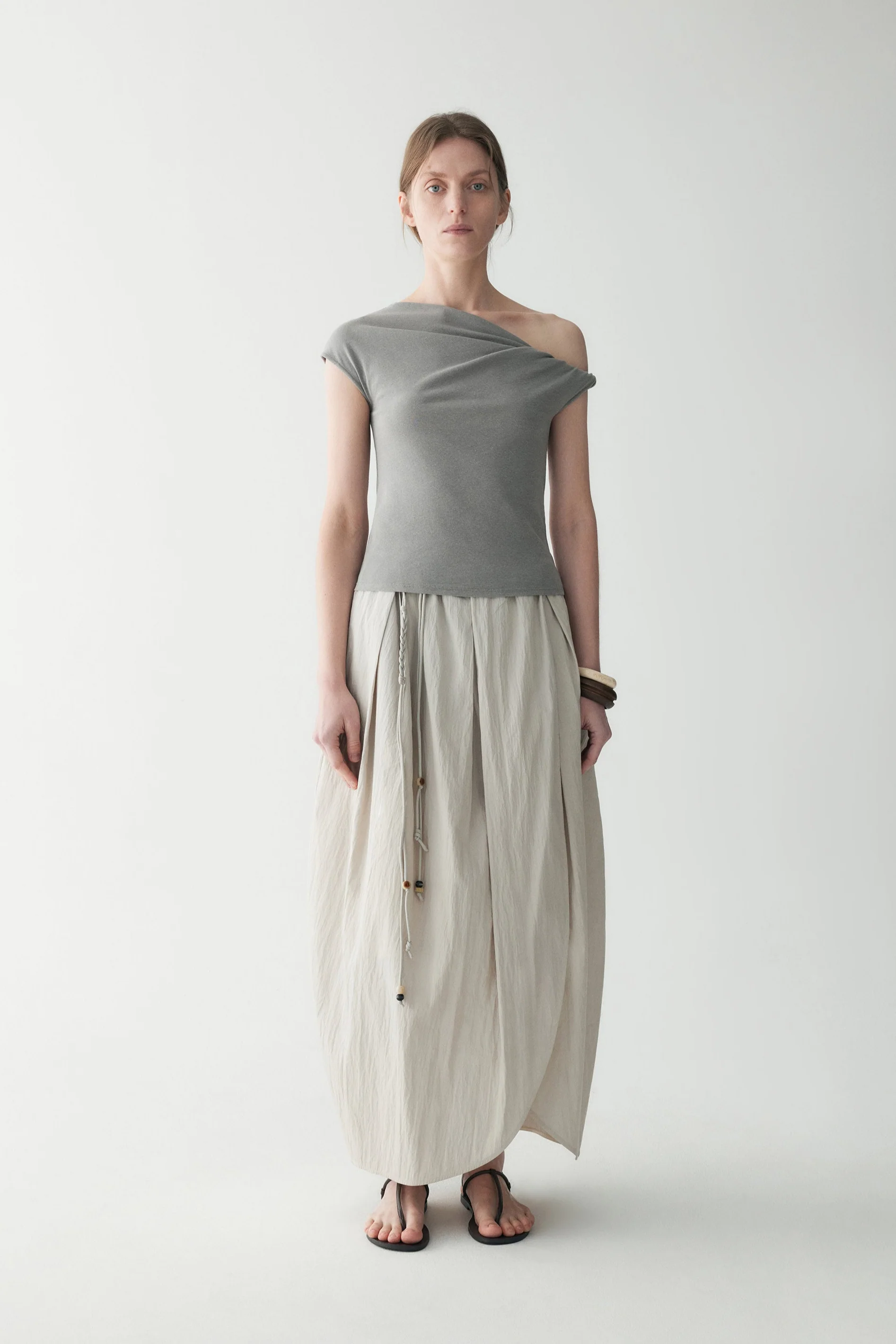 One-shoulder Twist T-shirt - Image 20