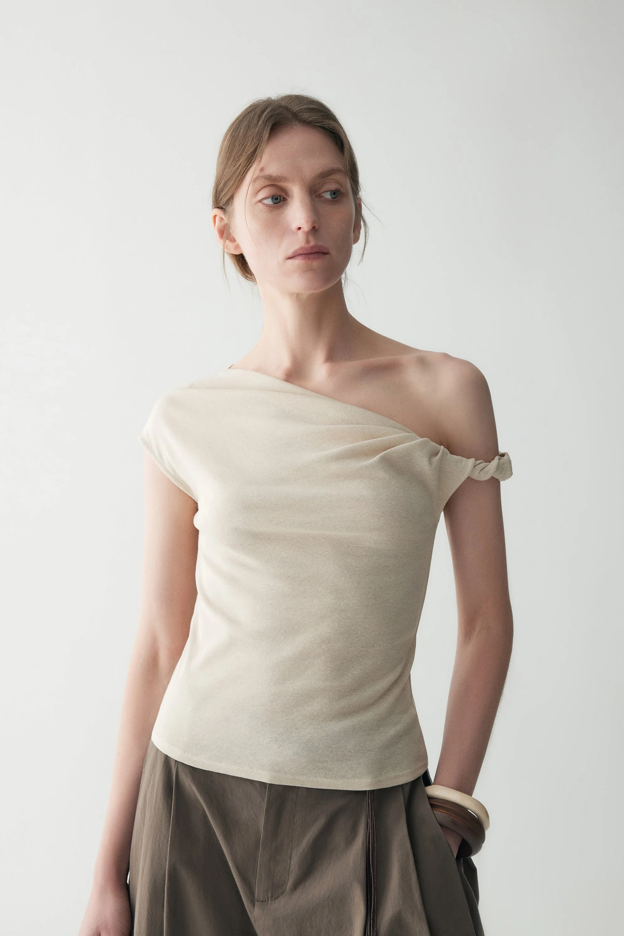 One-shoulder Twist T-shirt - Image 21