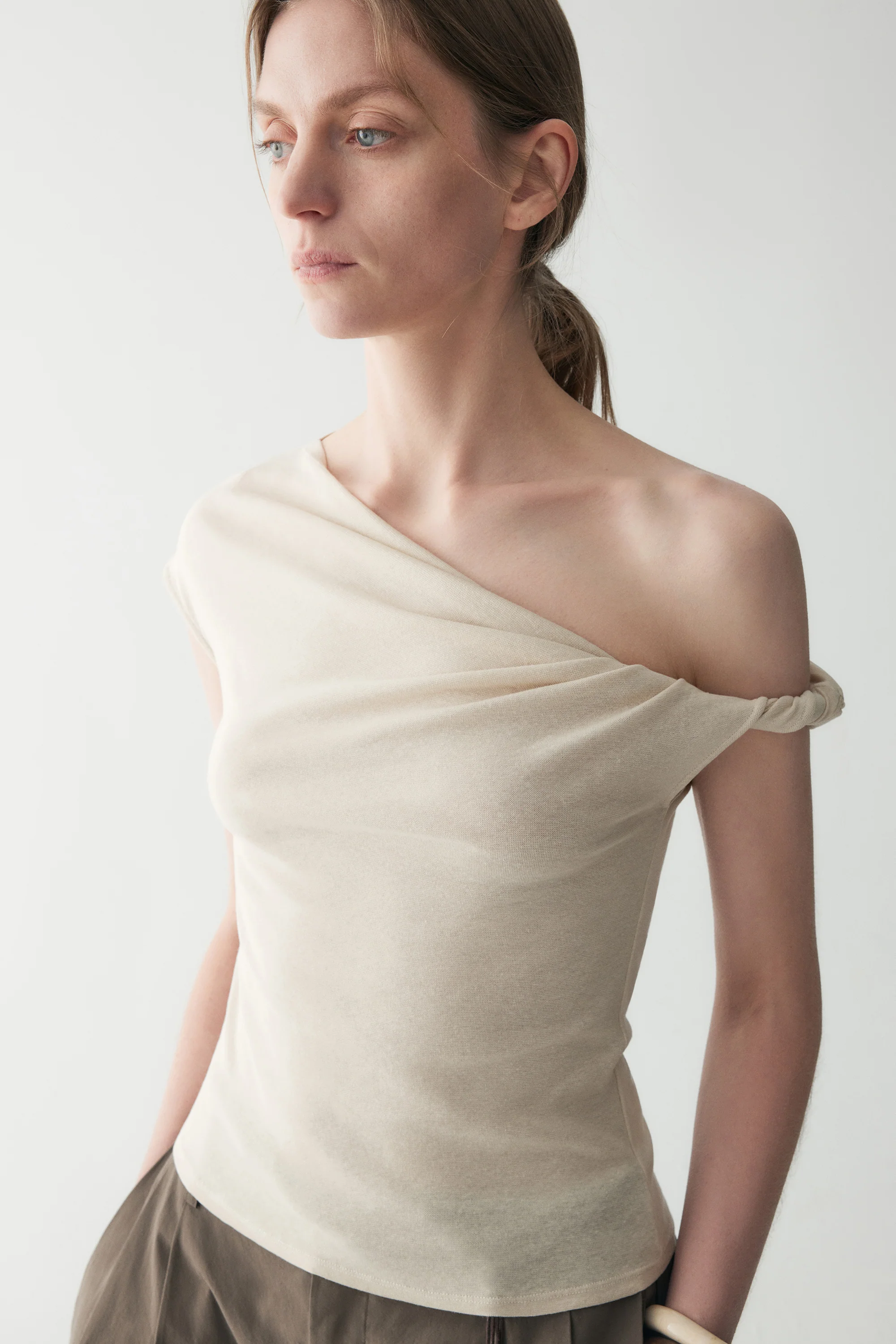 One-shoulder Twist T-shirt - Image 26
