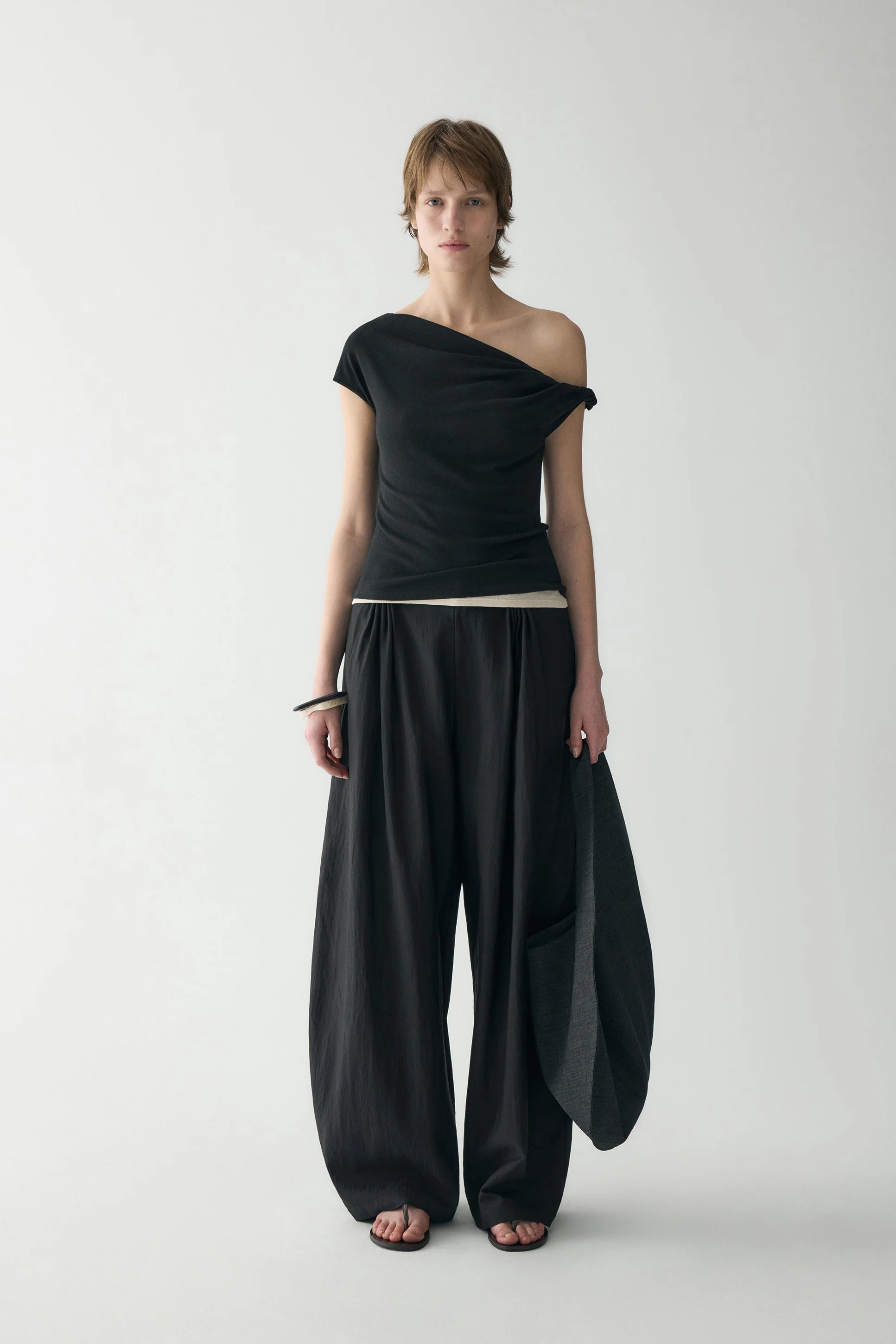 One-shoulder Twist T-shirt - Image 29