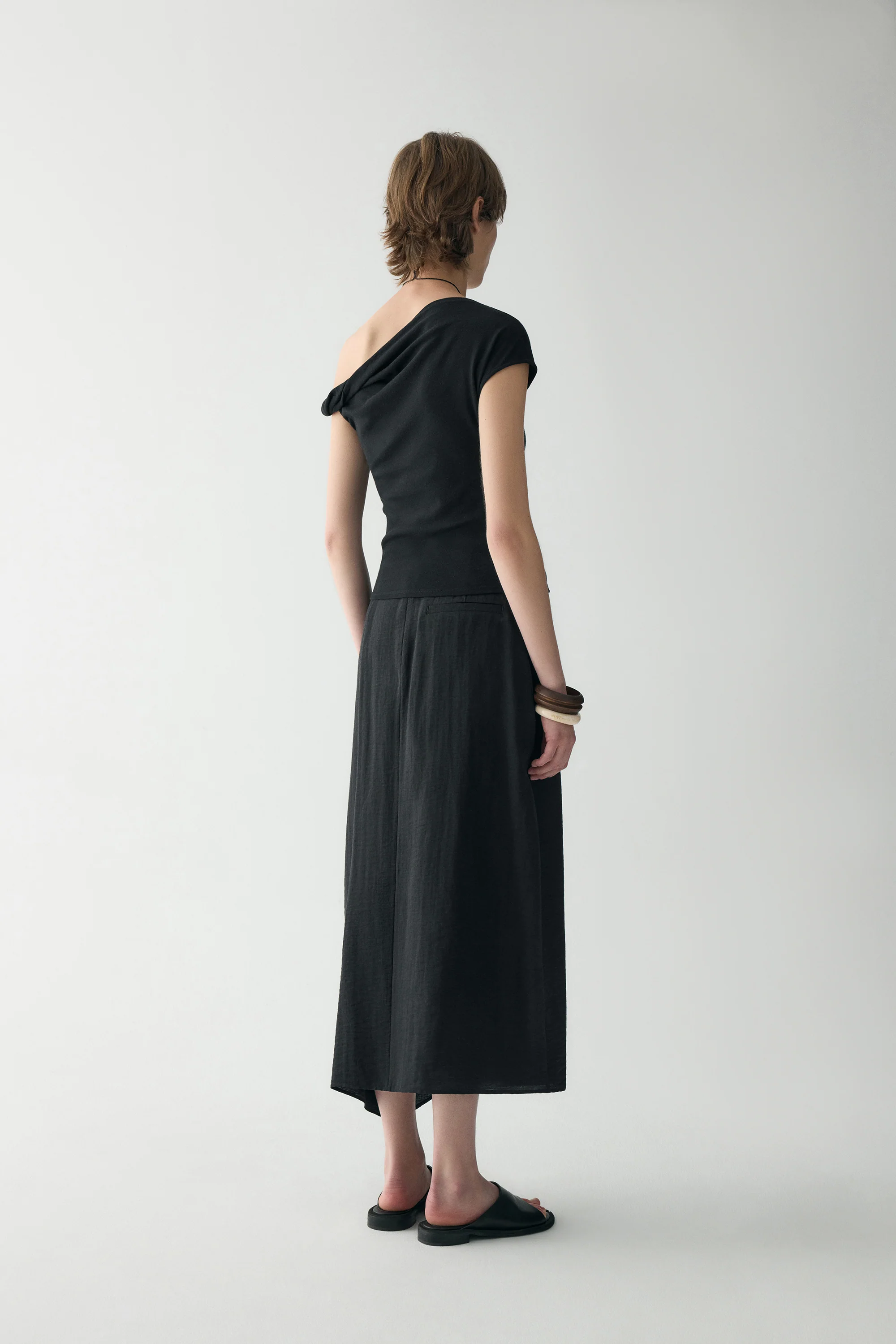 One-shoulder Twist T-shirt - Image 30