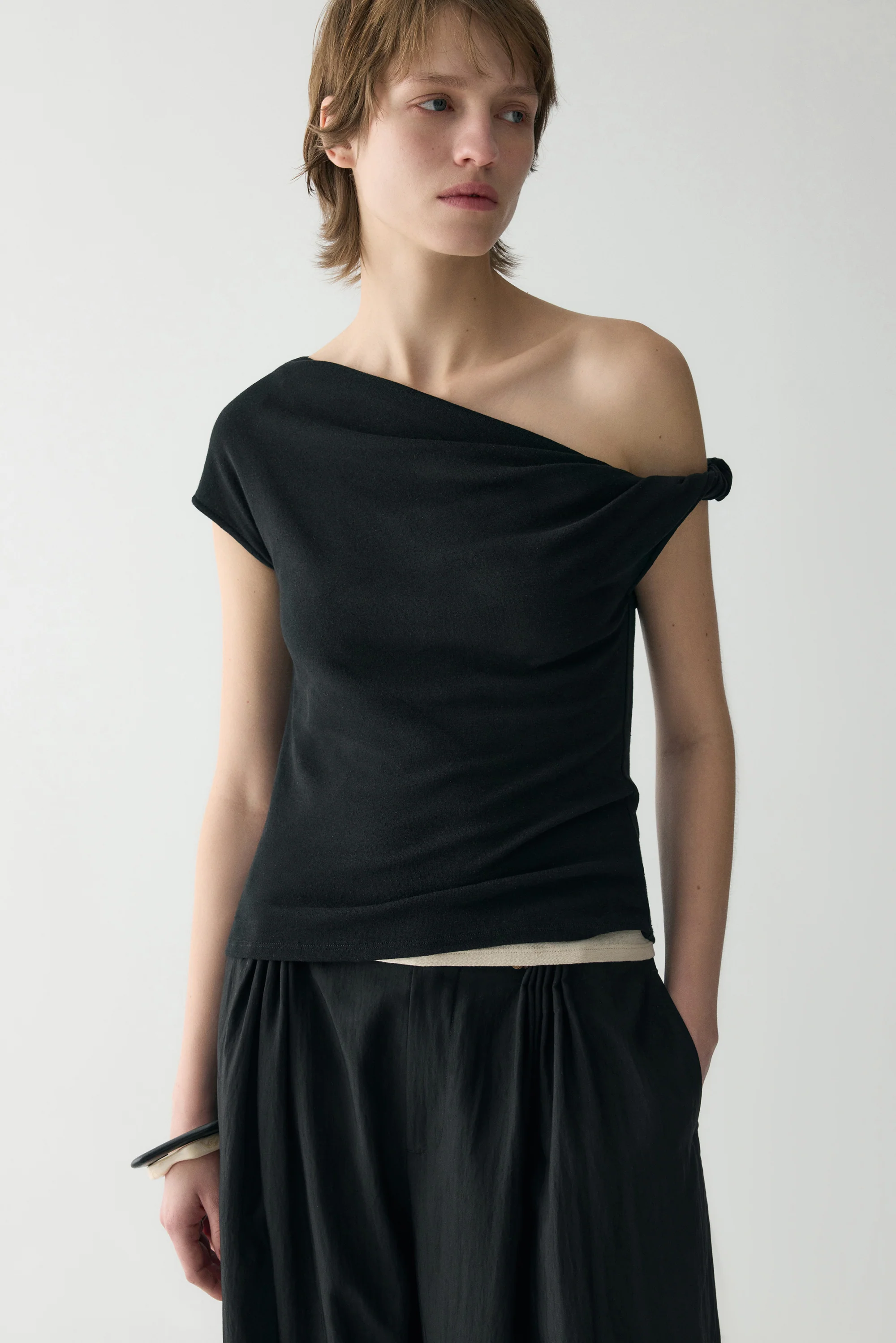 One-shoulder Twist T-shirt - Image 33