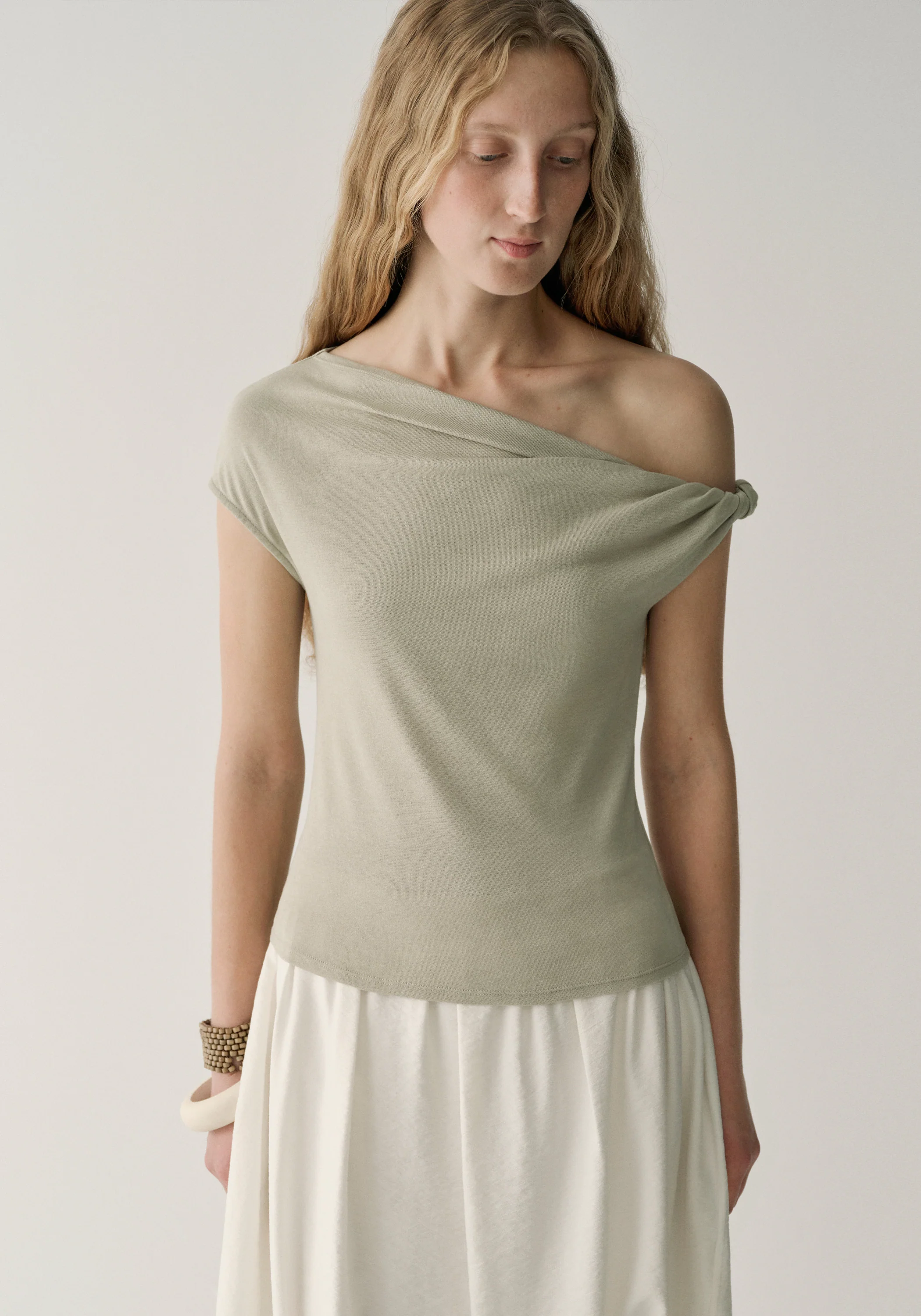 One-shoulder Twist T-shirt - Image 6
