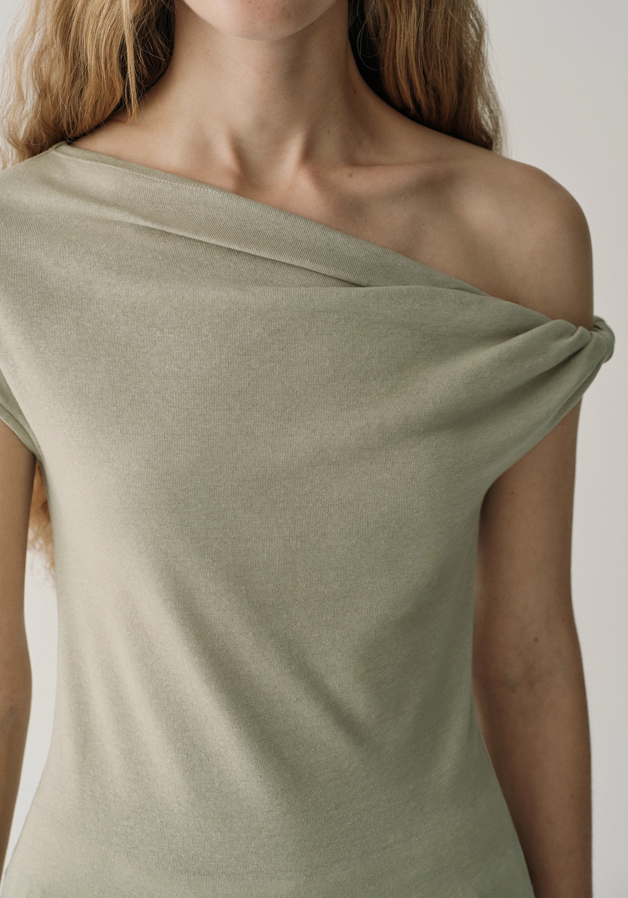 One-shoulder Twist T-shirt - Image 7