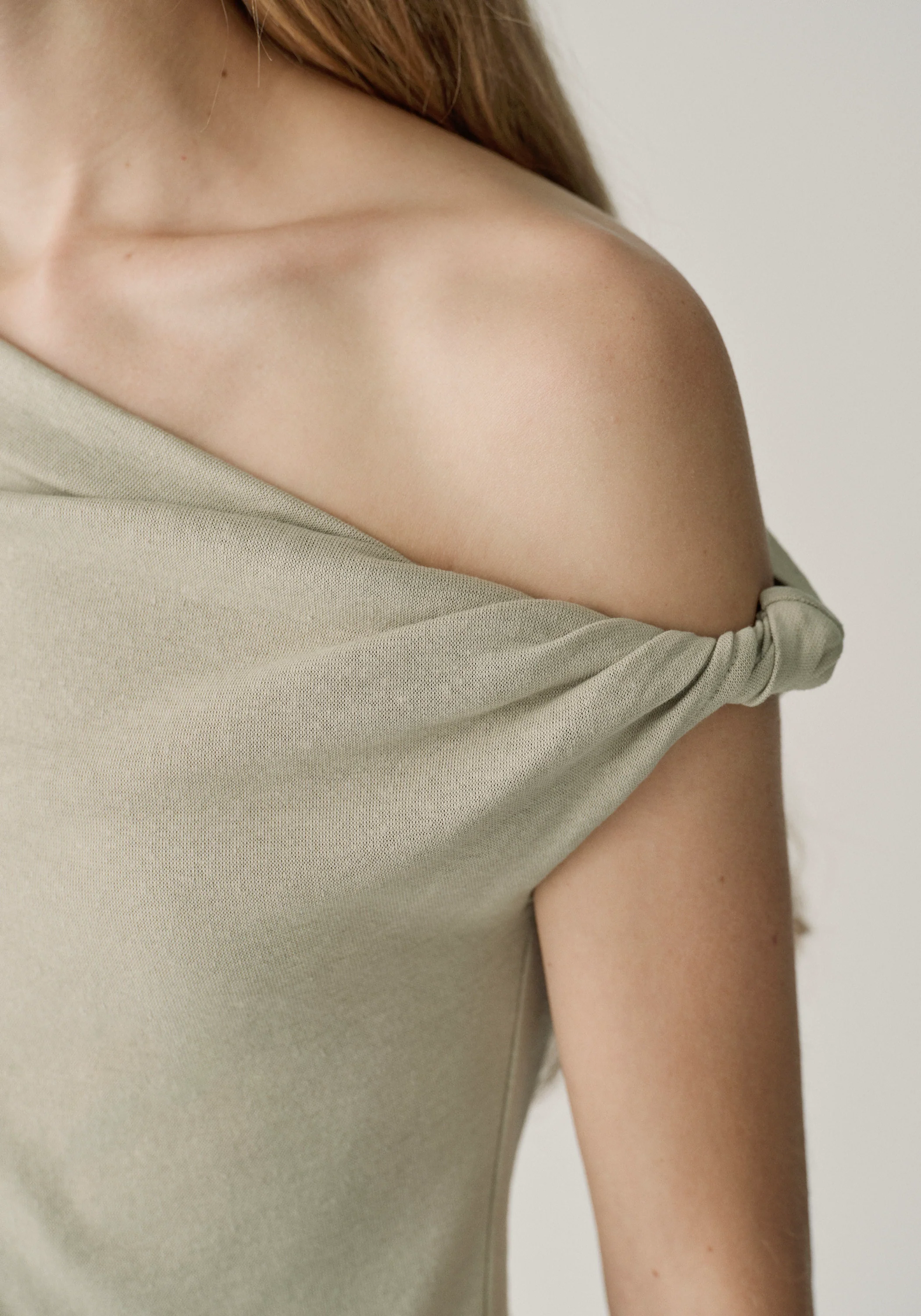 One-shoulder Twist T-shirt - Image 8