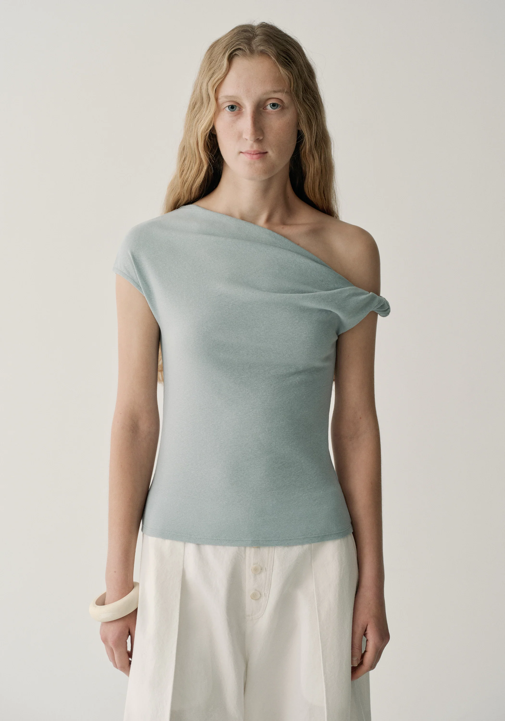 One-shoulder Twist T-shirt - Image 9