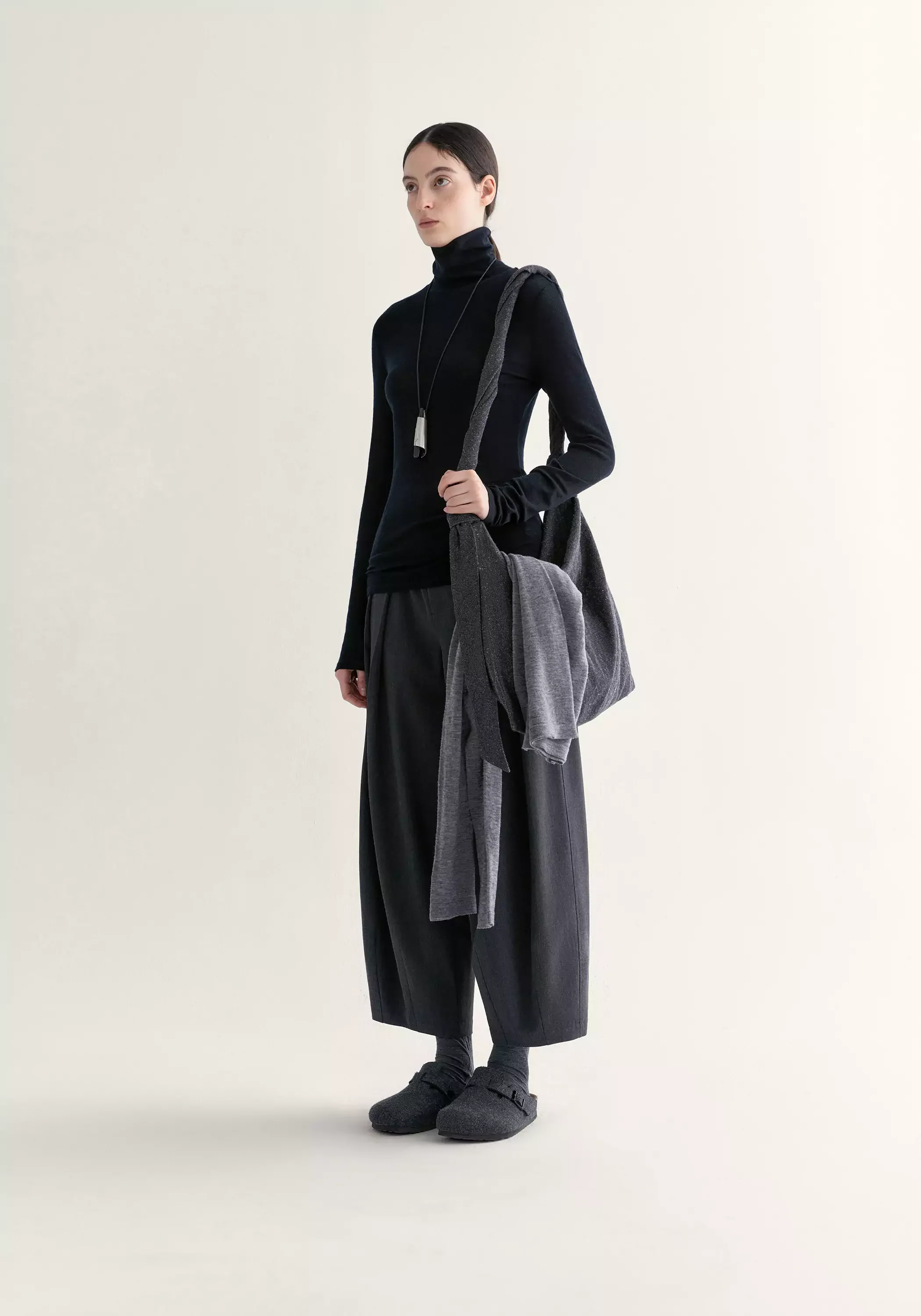 Pleated Cropped Pants - Image 10