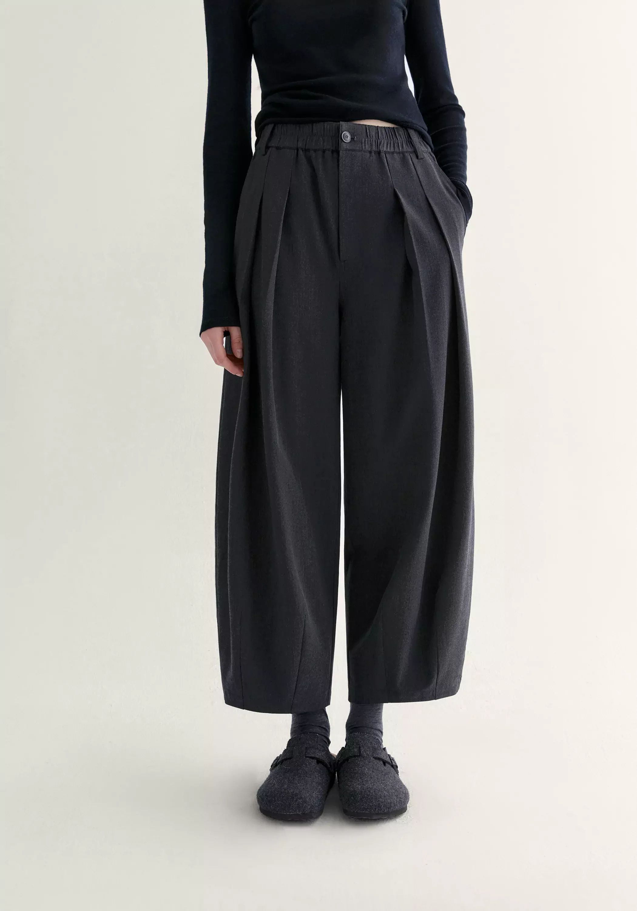 Pleated Cropped Pants - Image 14