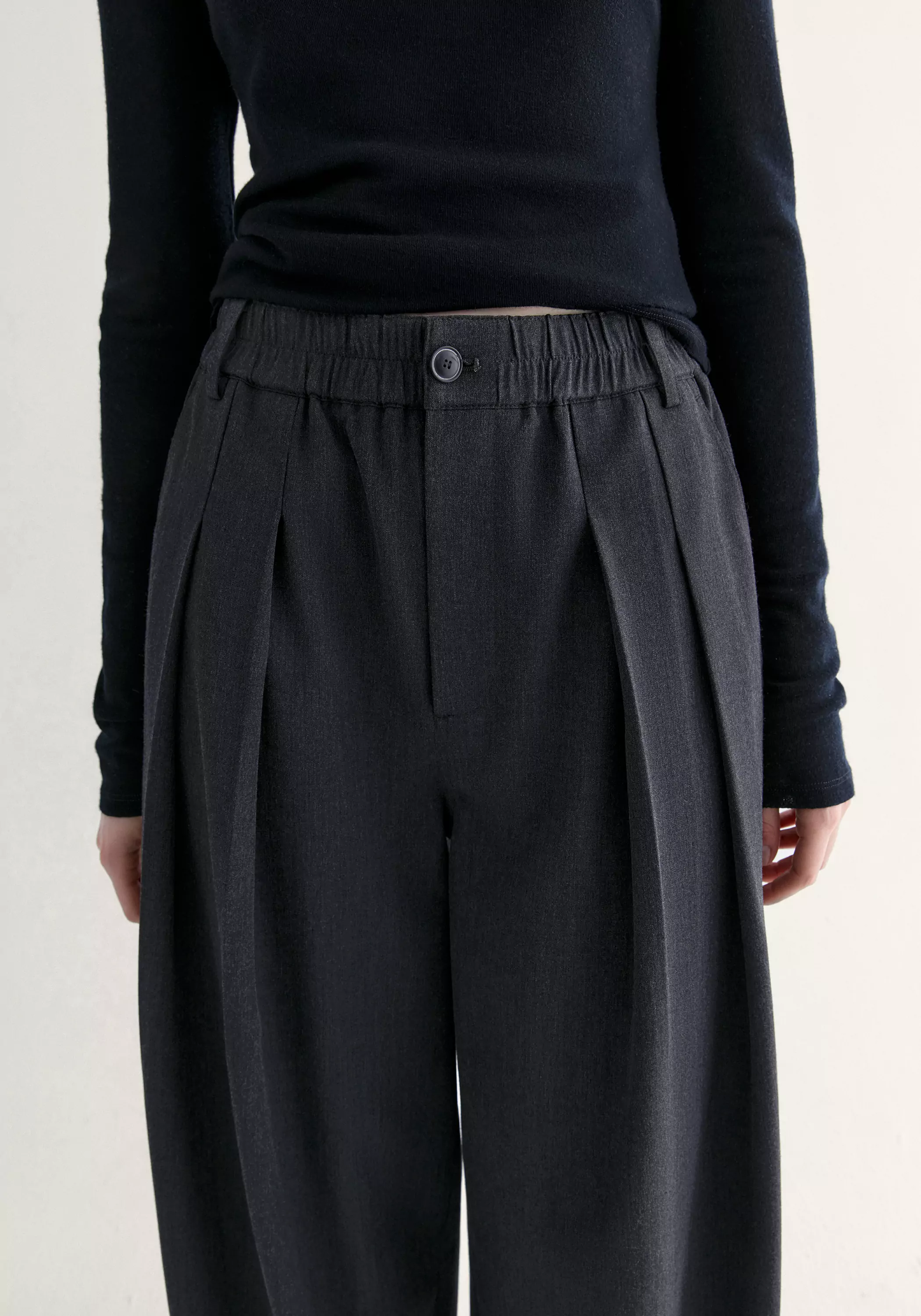 Pleated Cropped Pants - Image 15