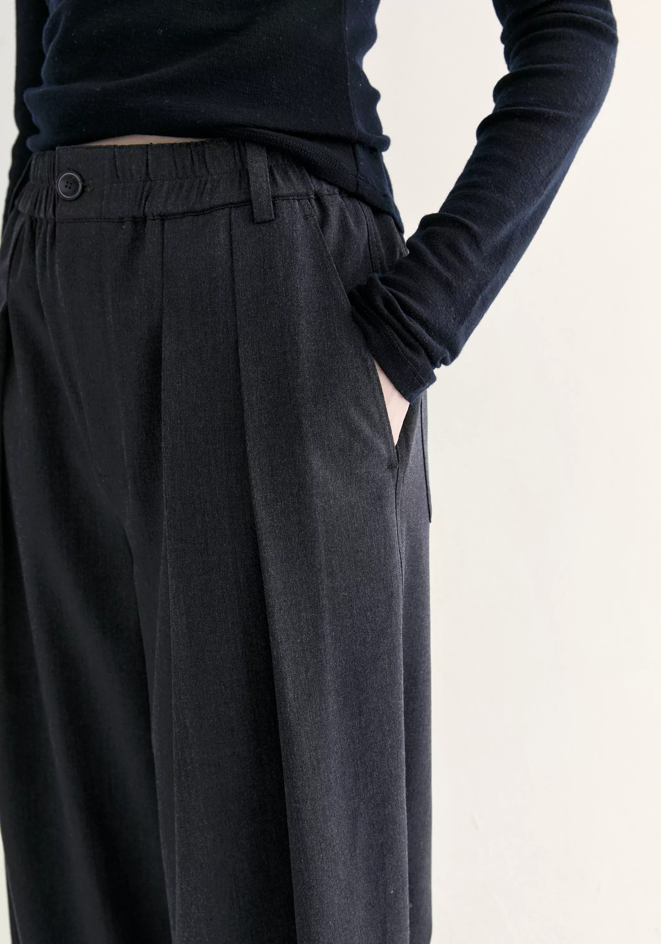 Pleated Cropped Pants - Image 16