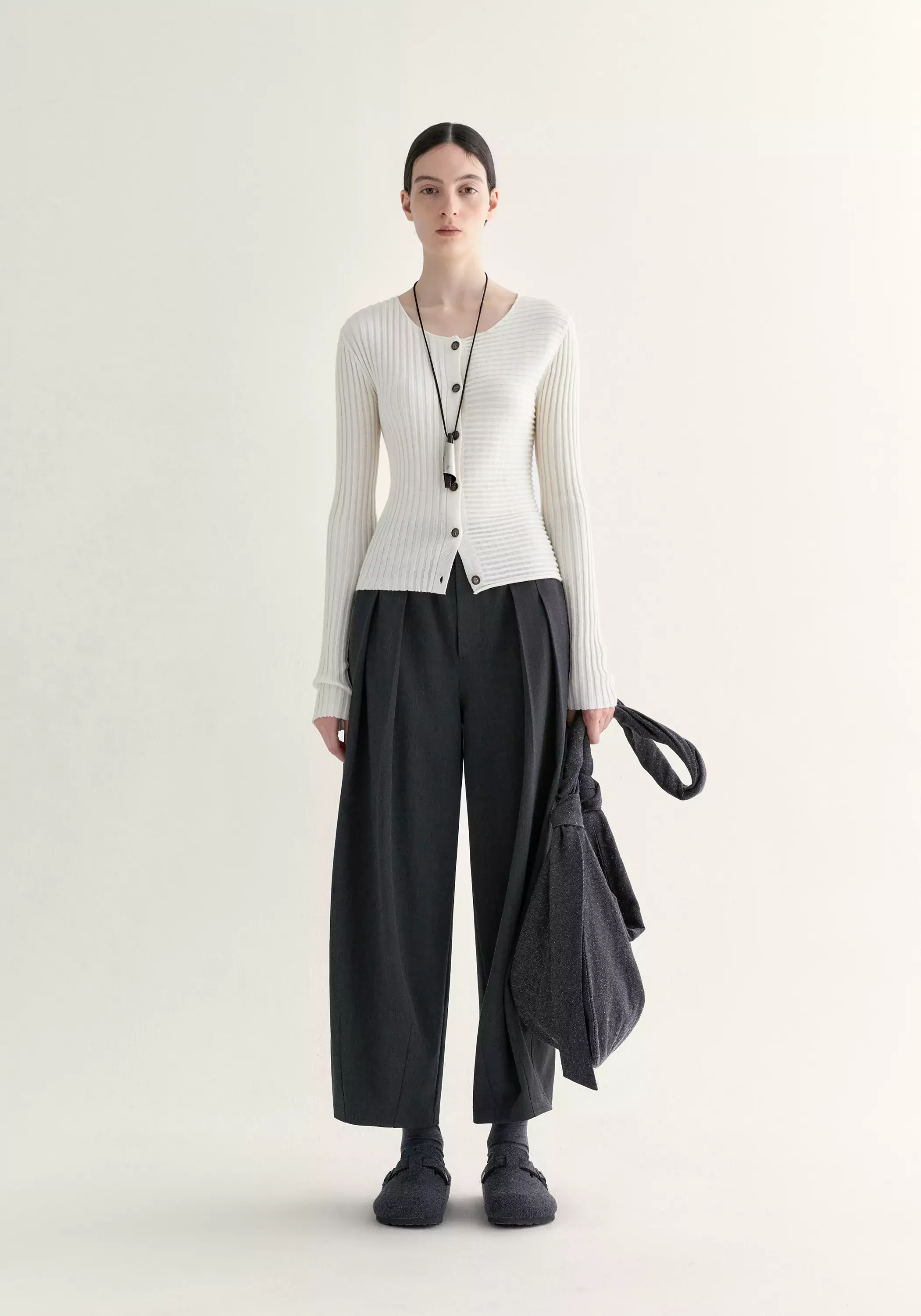 Pleated Cropped Pants - Image 4