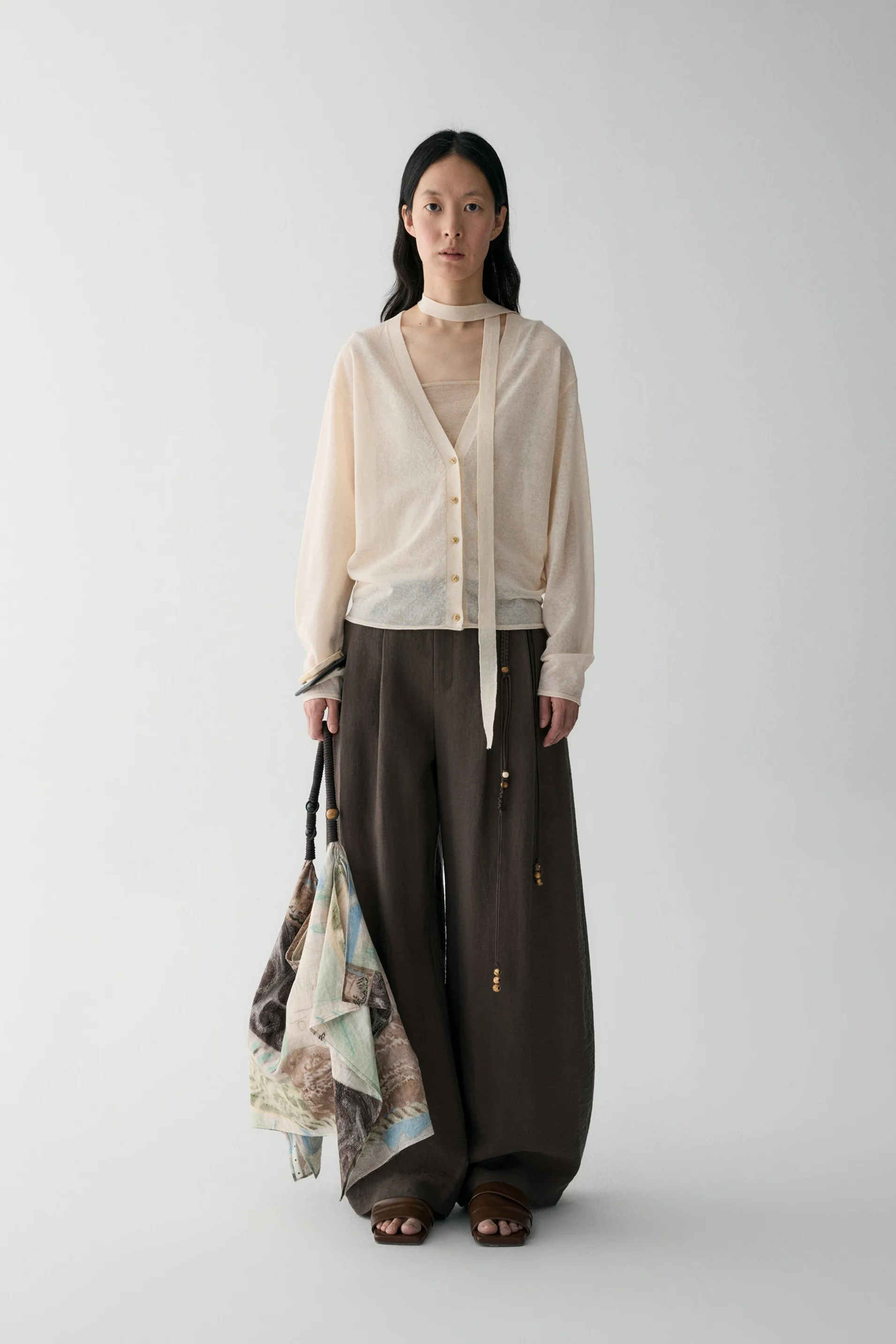 Pleated Curved Linen Pants - Image 10
