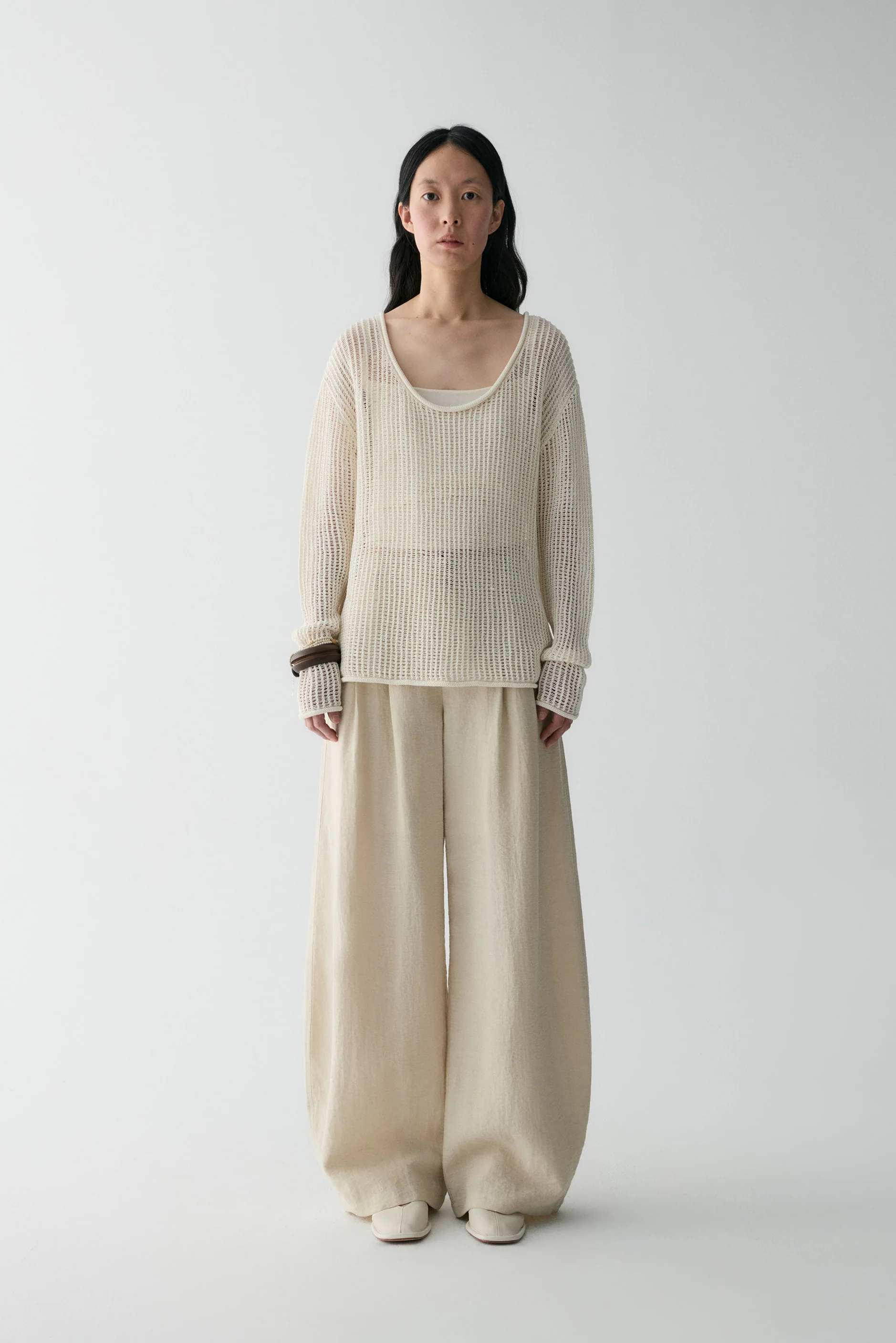 Pleated Curved Linen Pants - Image 14