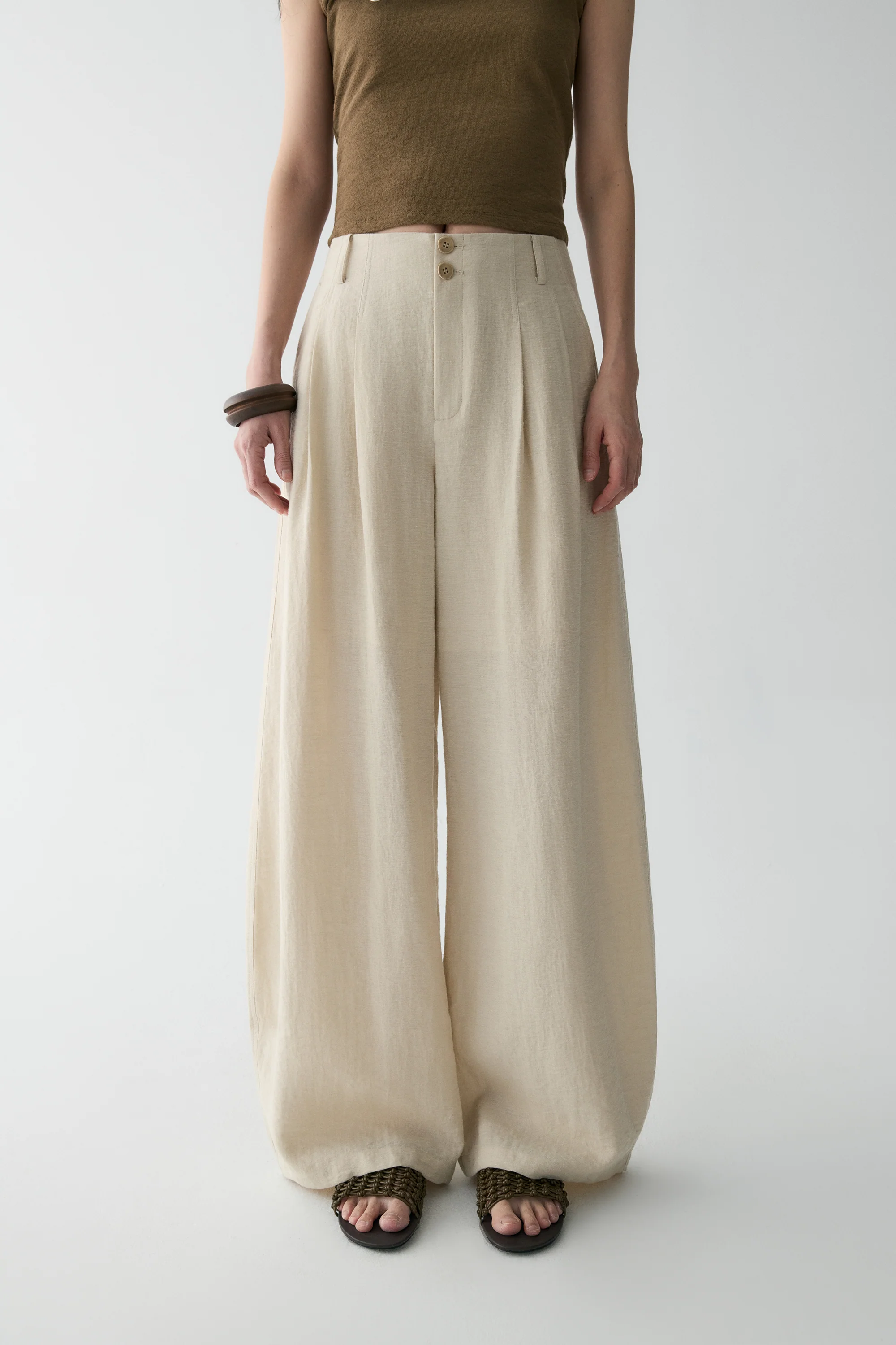 Pleated Curved Linen Pants - Image 16