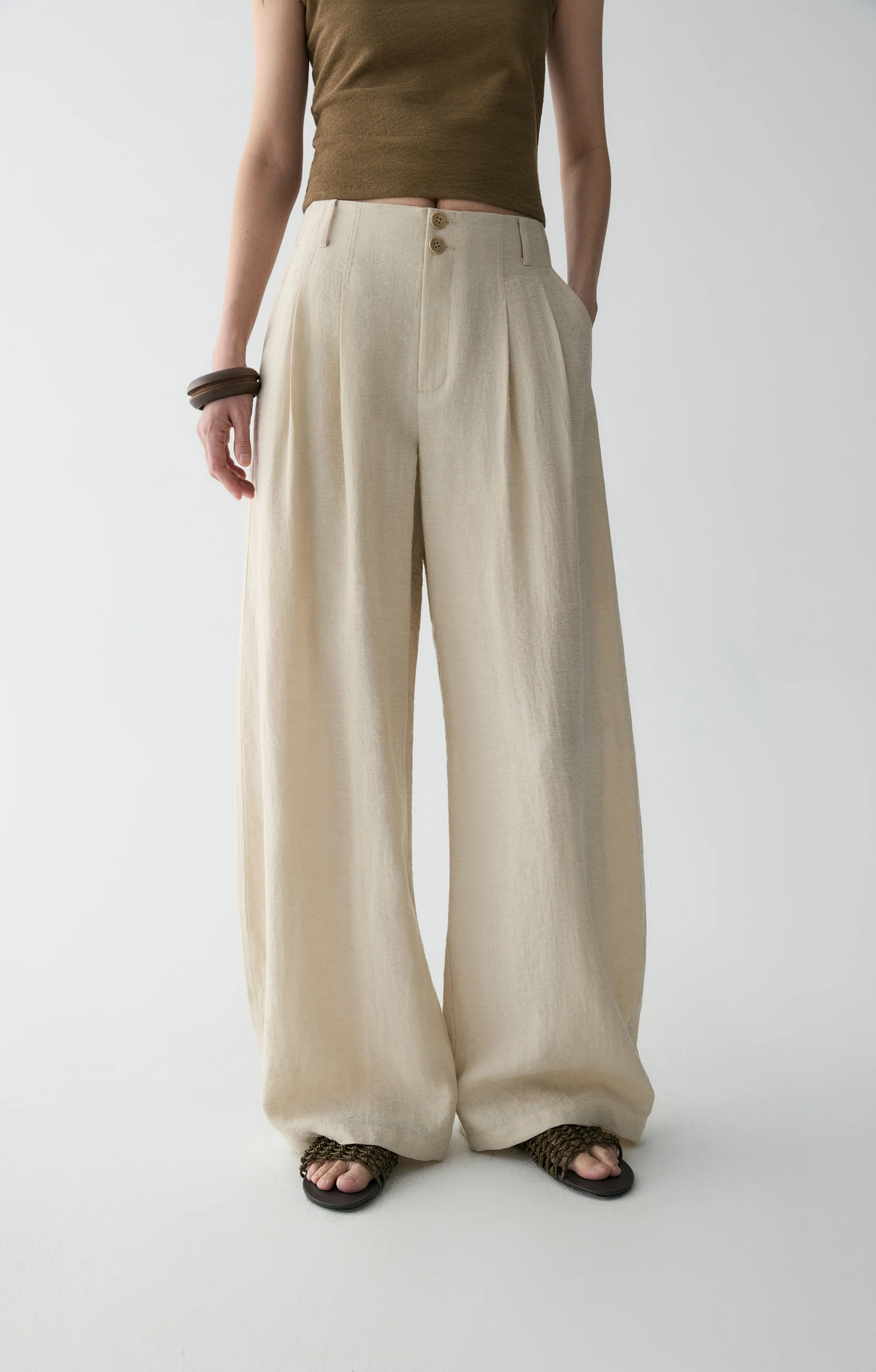 Pleated Curved Linen Pants - Image 18