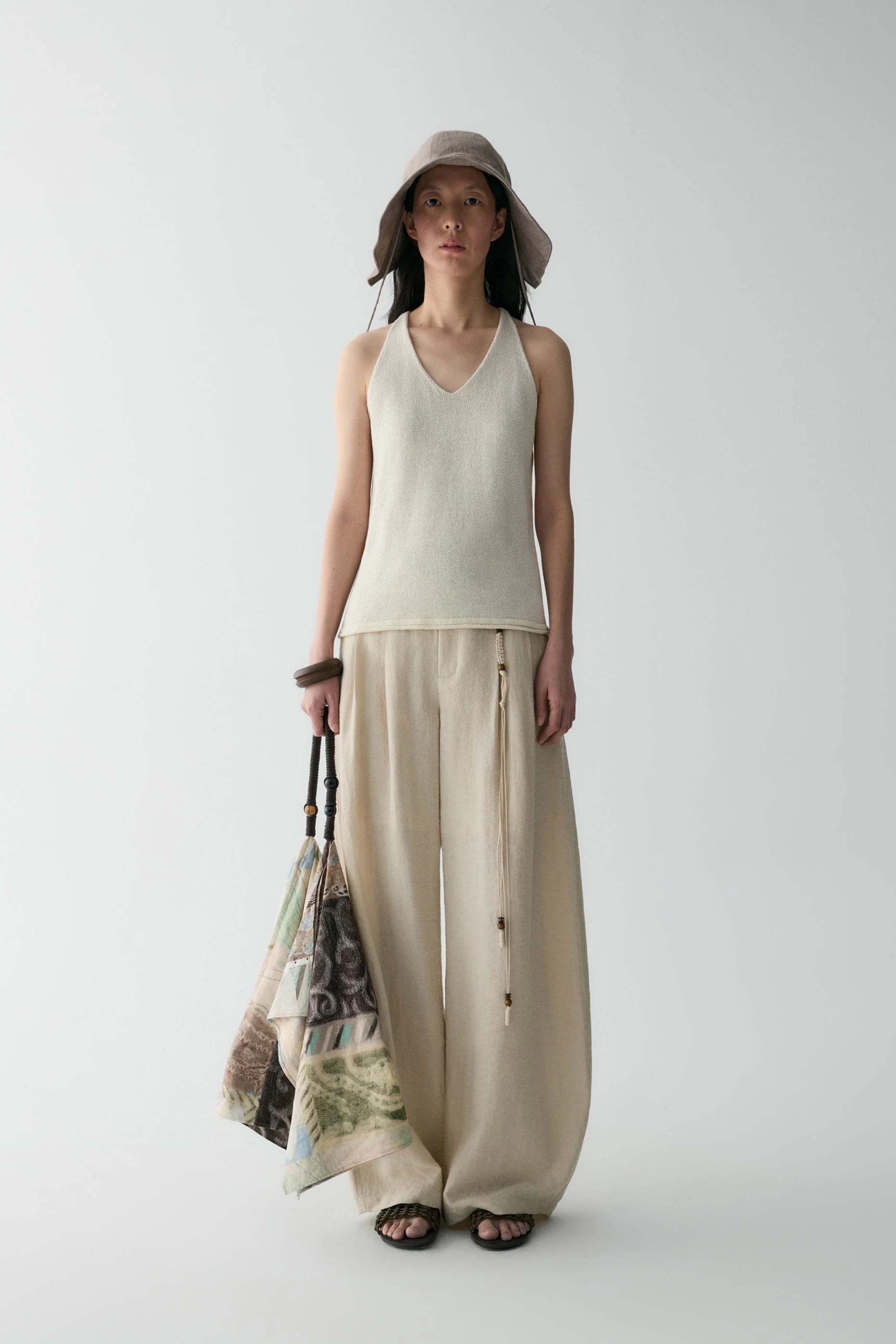 Pleated Curved Linen Pants - Image 3