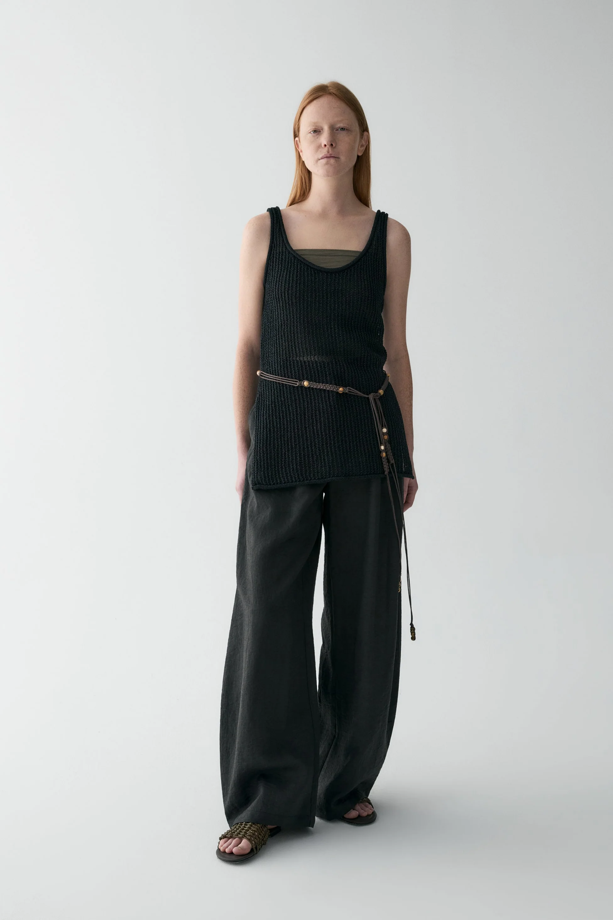 Pleated Curved Linen Pants - Image 4