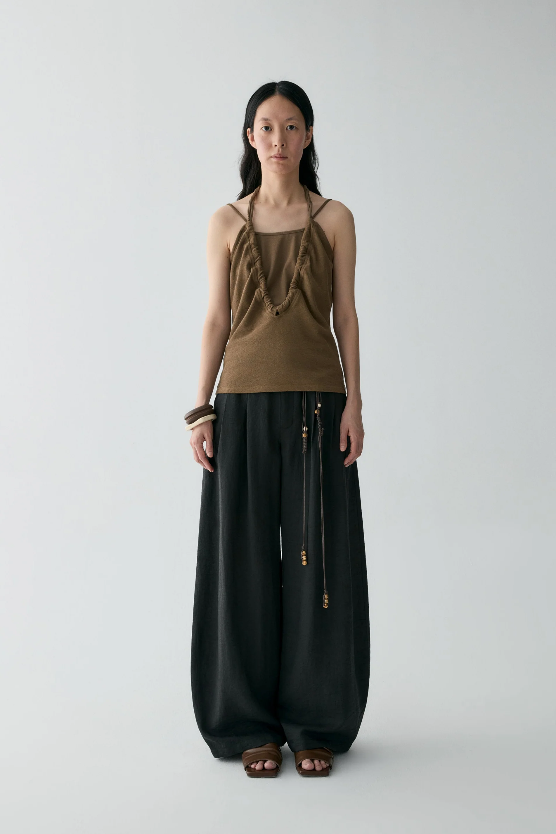 Pleated Curved Linen Pants - Image 5