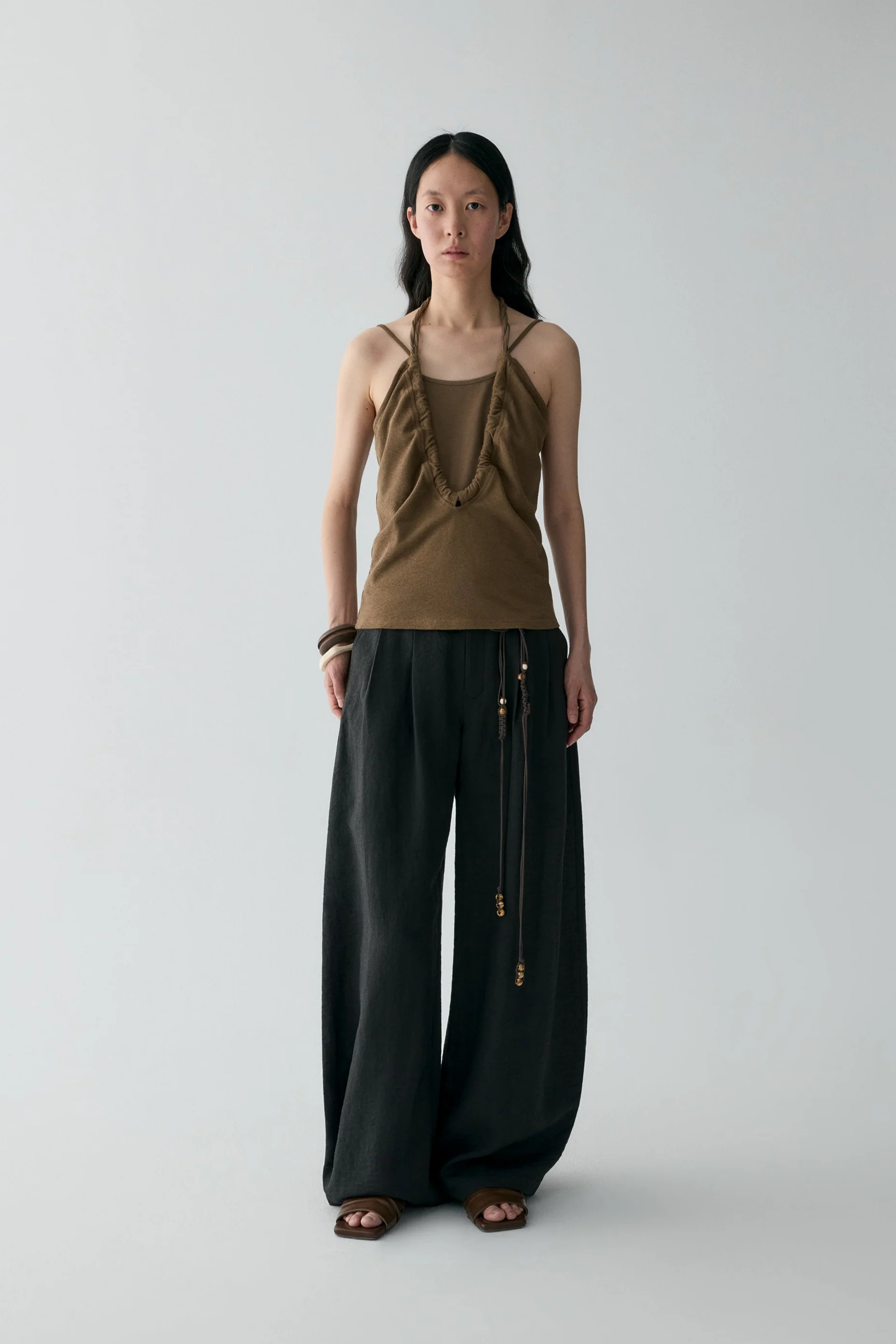 Pleated Curved Linen Pants - Image 6