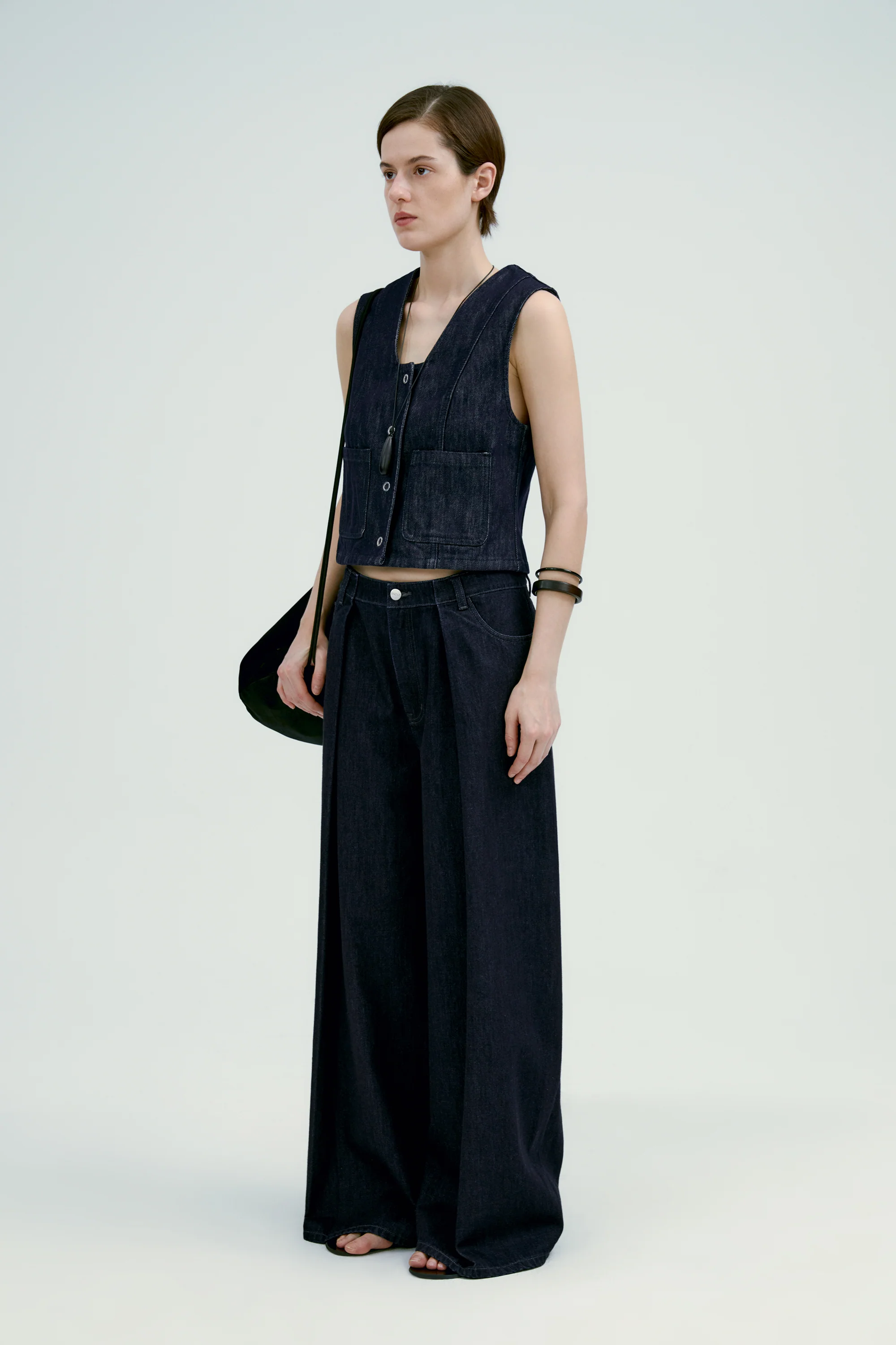 Pleated Wide-leg Jeans - Image 13