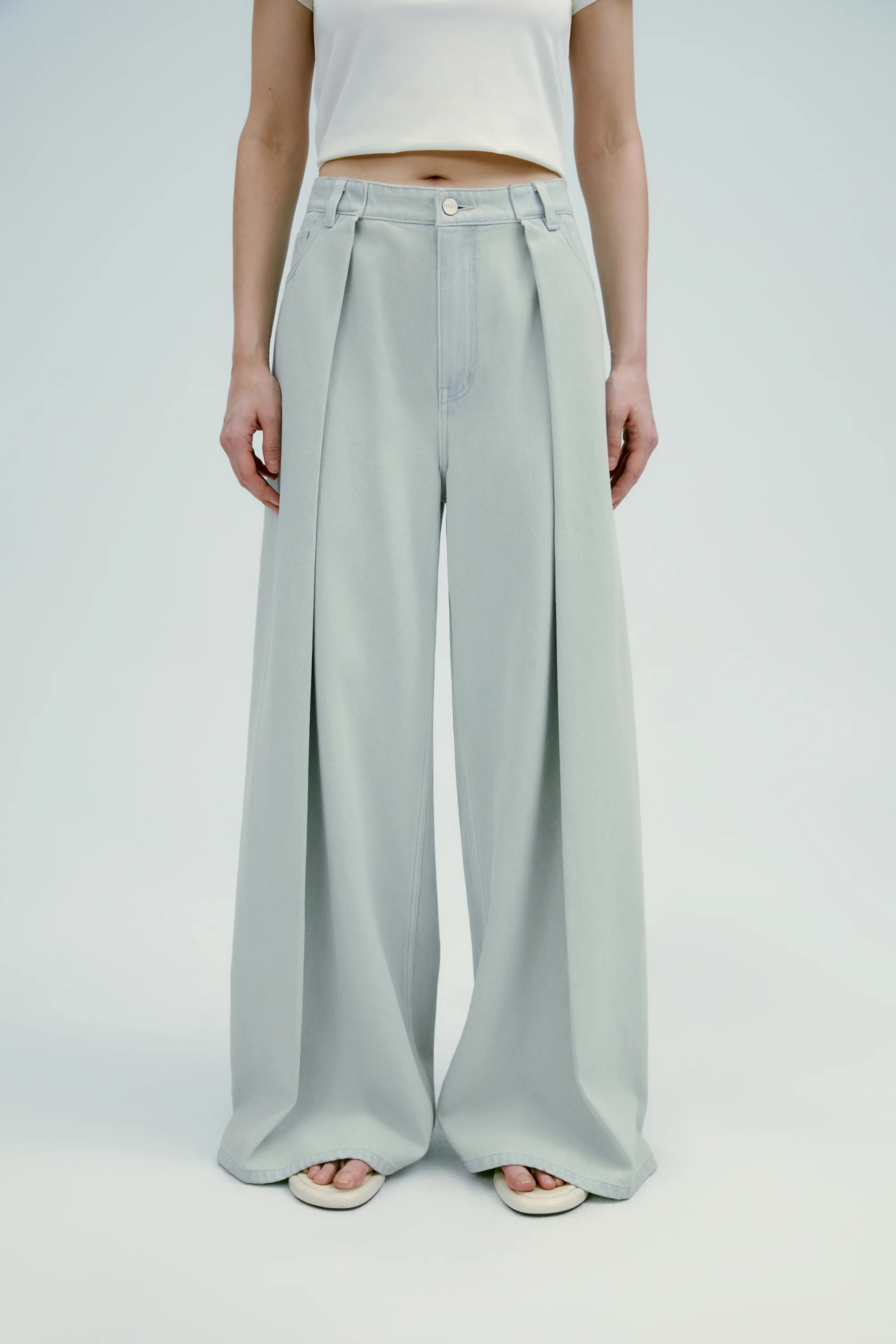 Pleated Wide-leg Jeans - Image 18